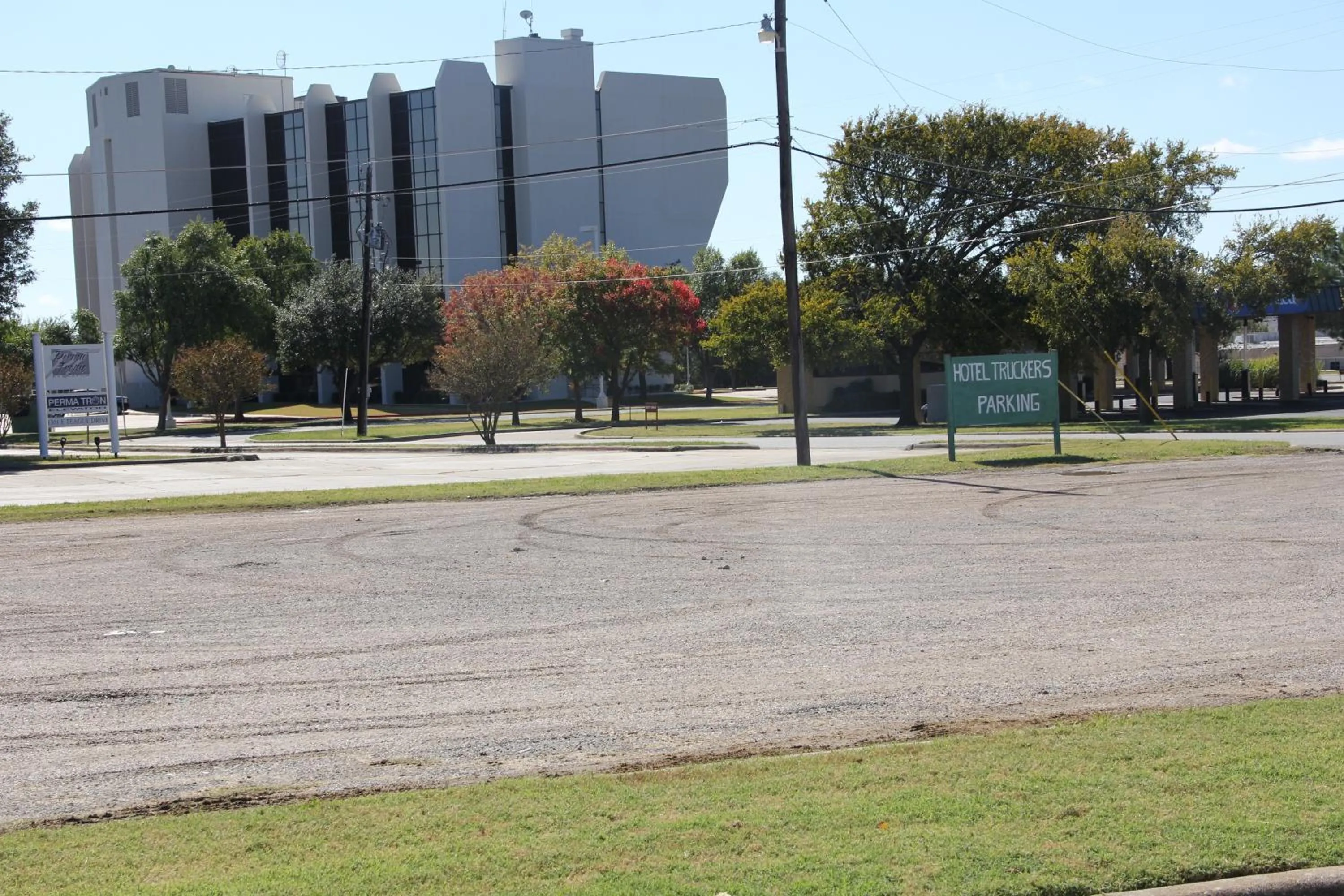 LoneStar Inn and Suites