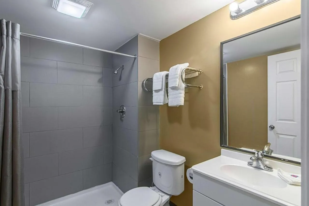 LoneStar Inn and Suites