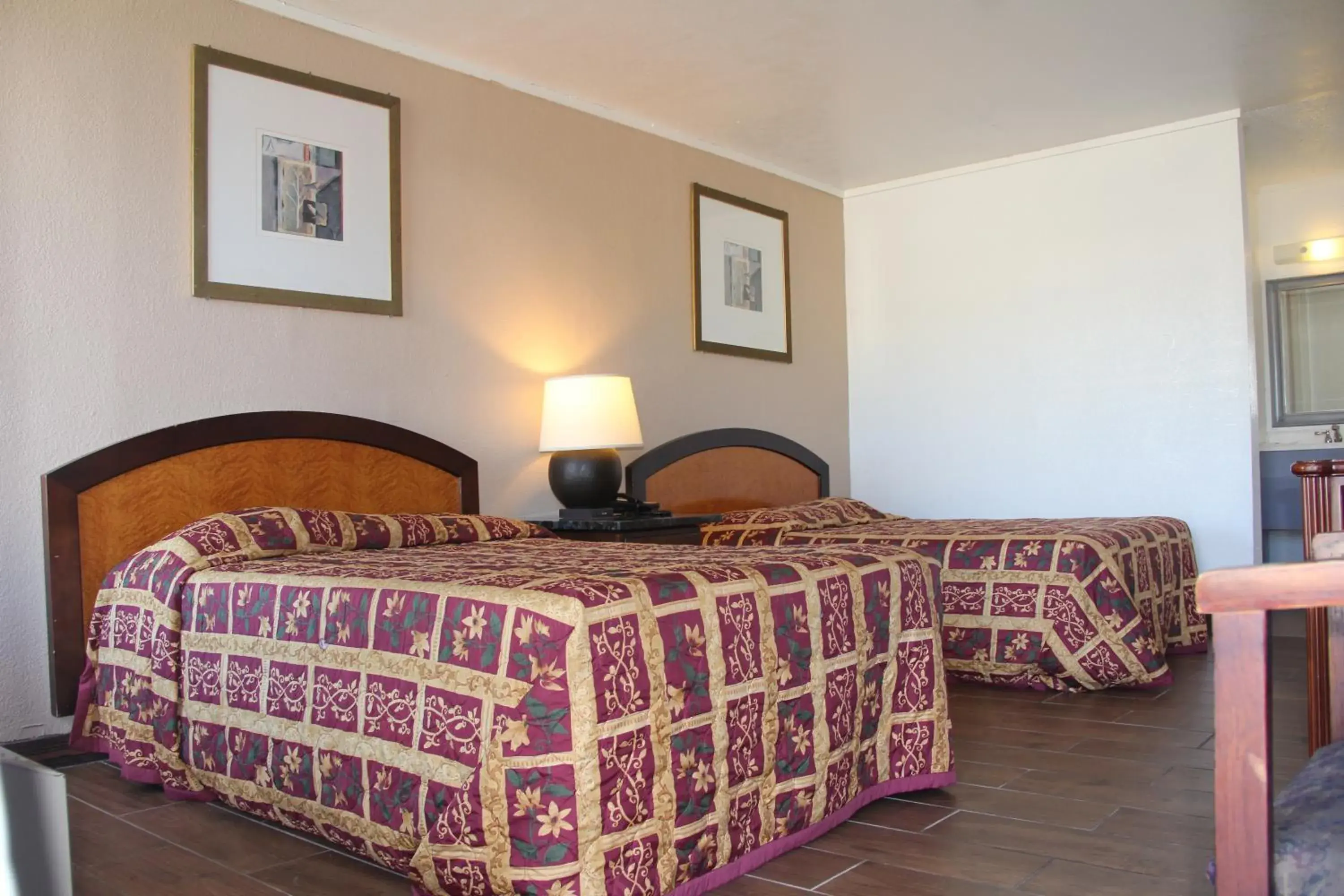 Bed in LoneStar Inn and Suites Bed in LoneStar Inn and Suites