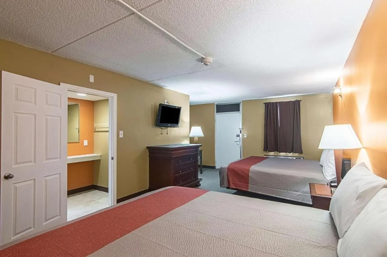 Bed in LoneStar Inn and Suites