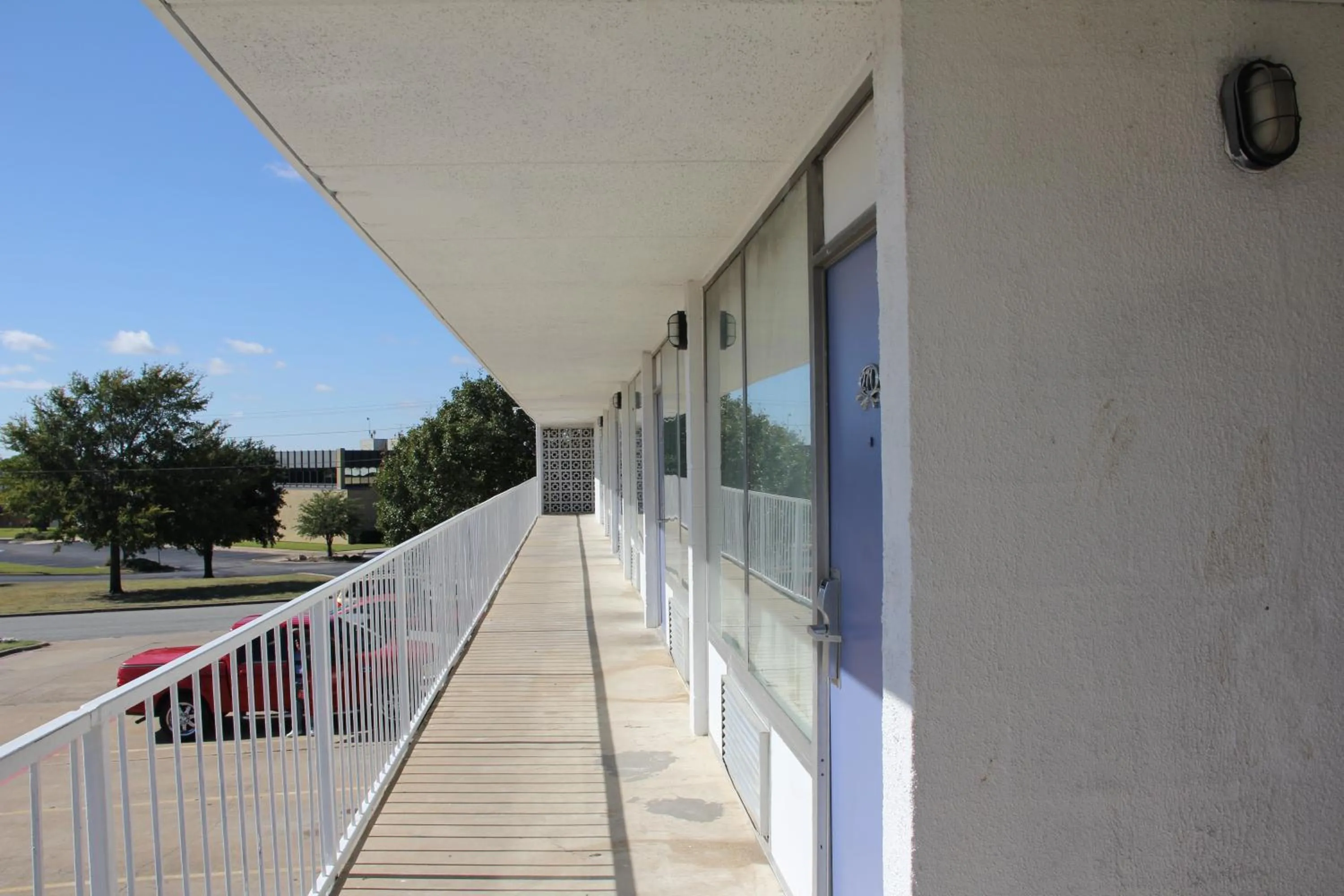 LoneStar Inn and Suites