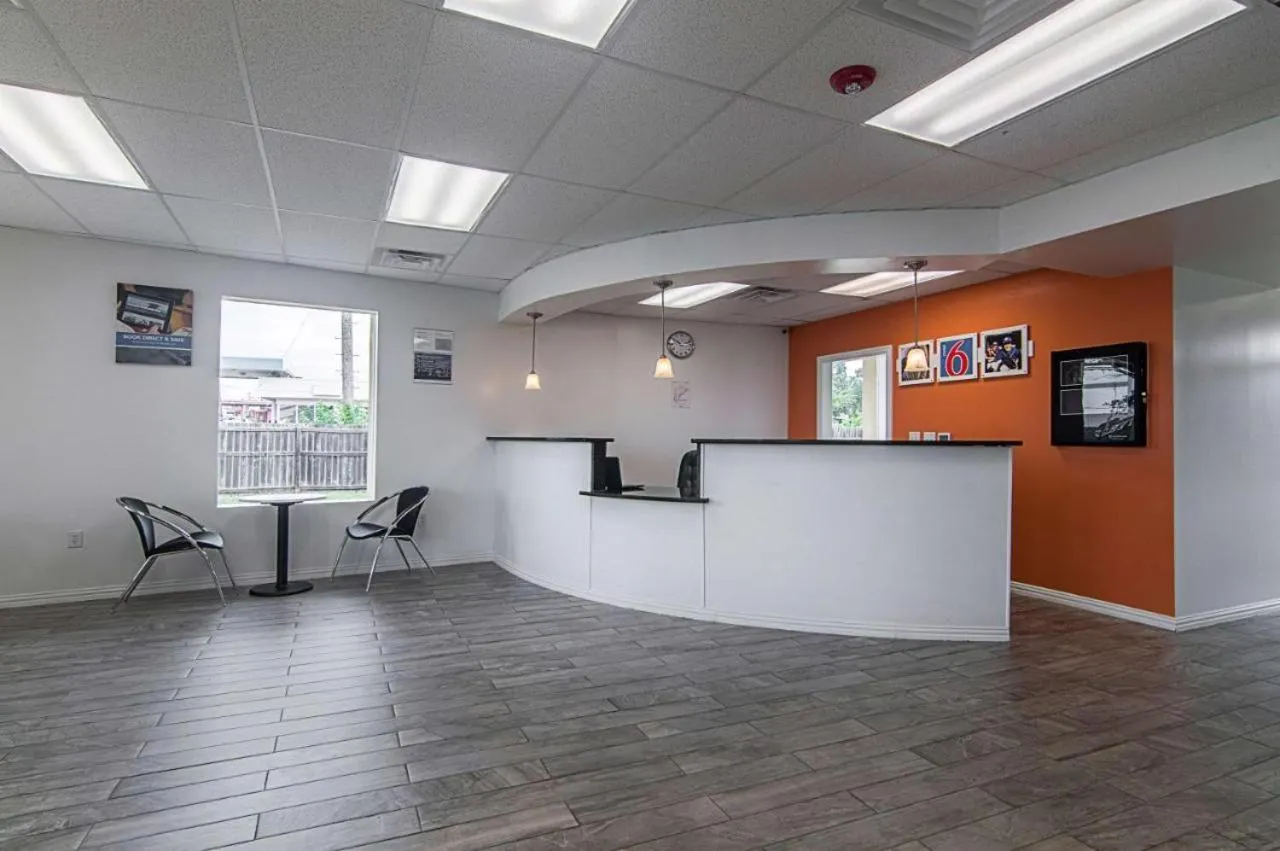 LoneStar Inn and Suites