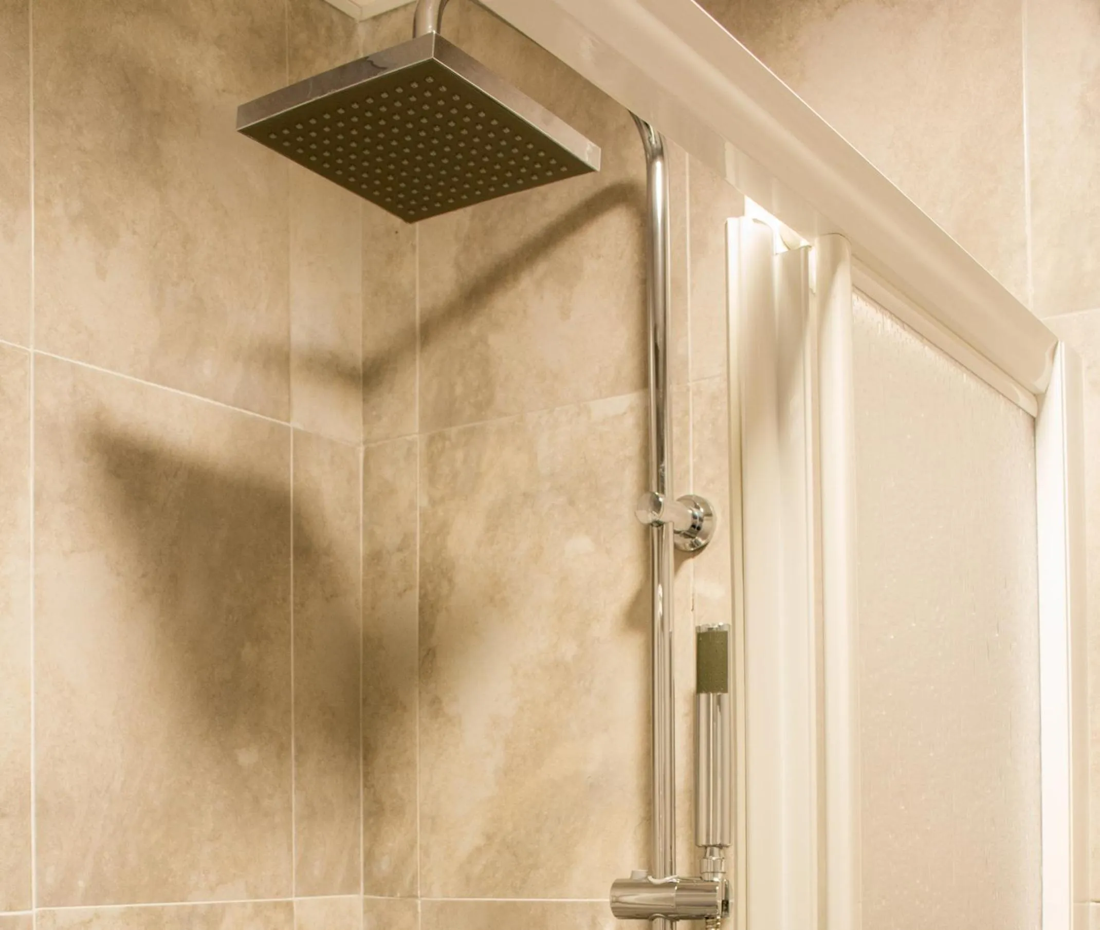 Shower in Hostal San Vicente II