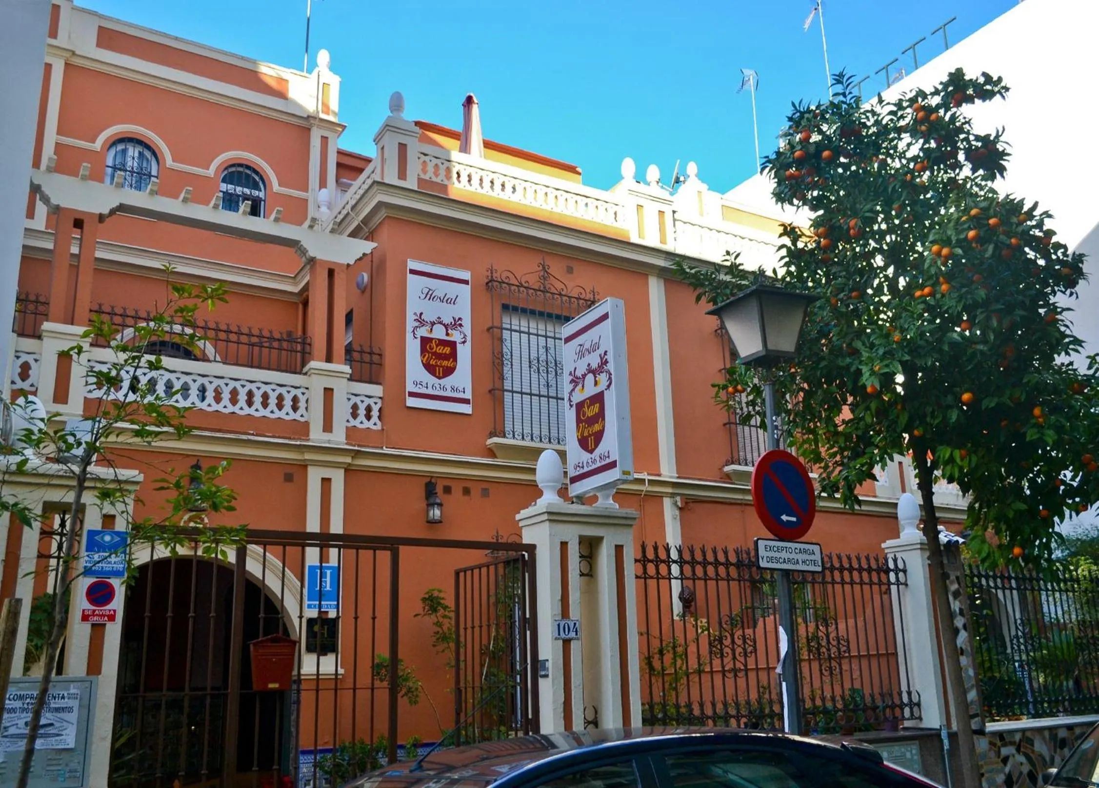 Property building in Hostal San Vicente II