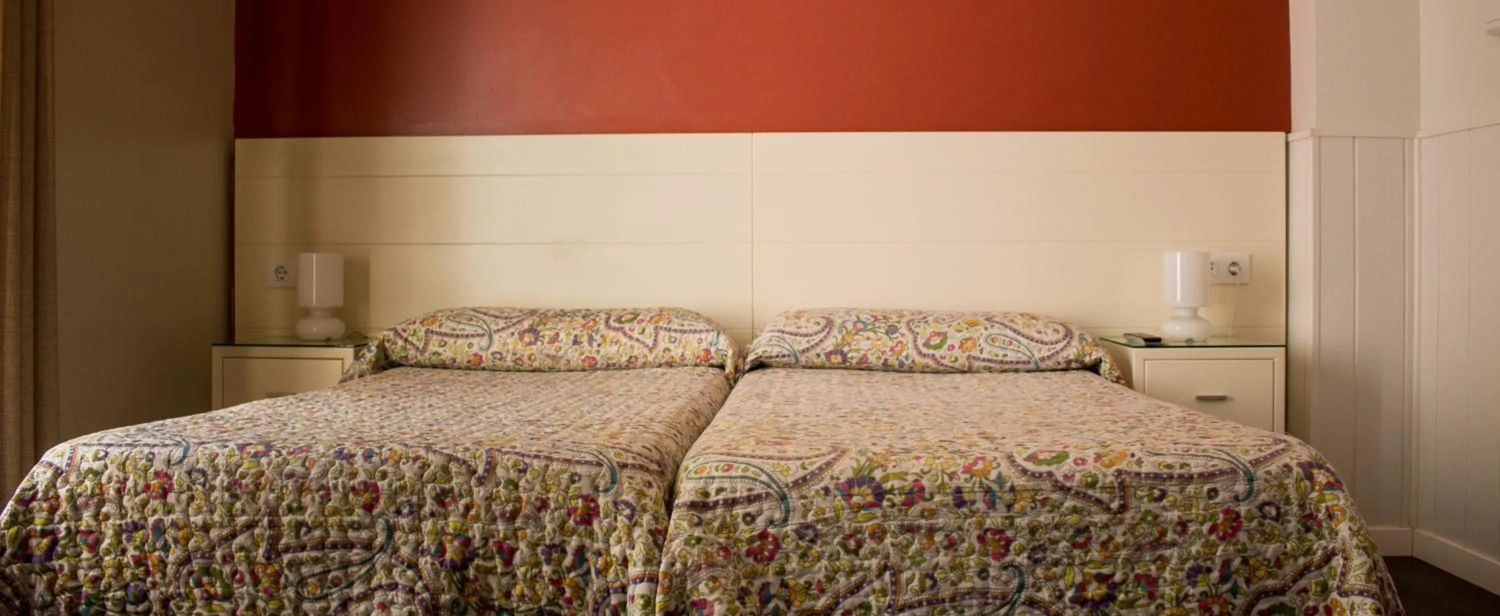 Bedroom, Bed in Hostal San Vicente II