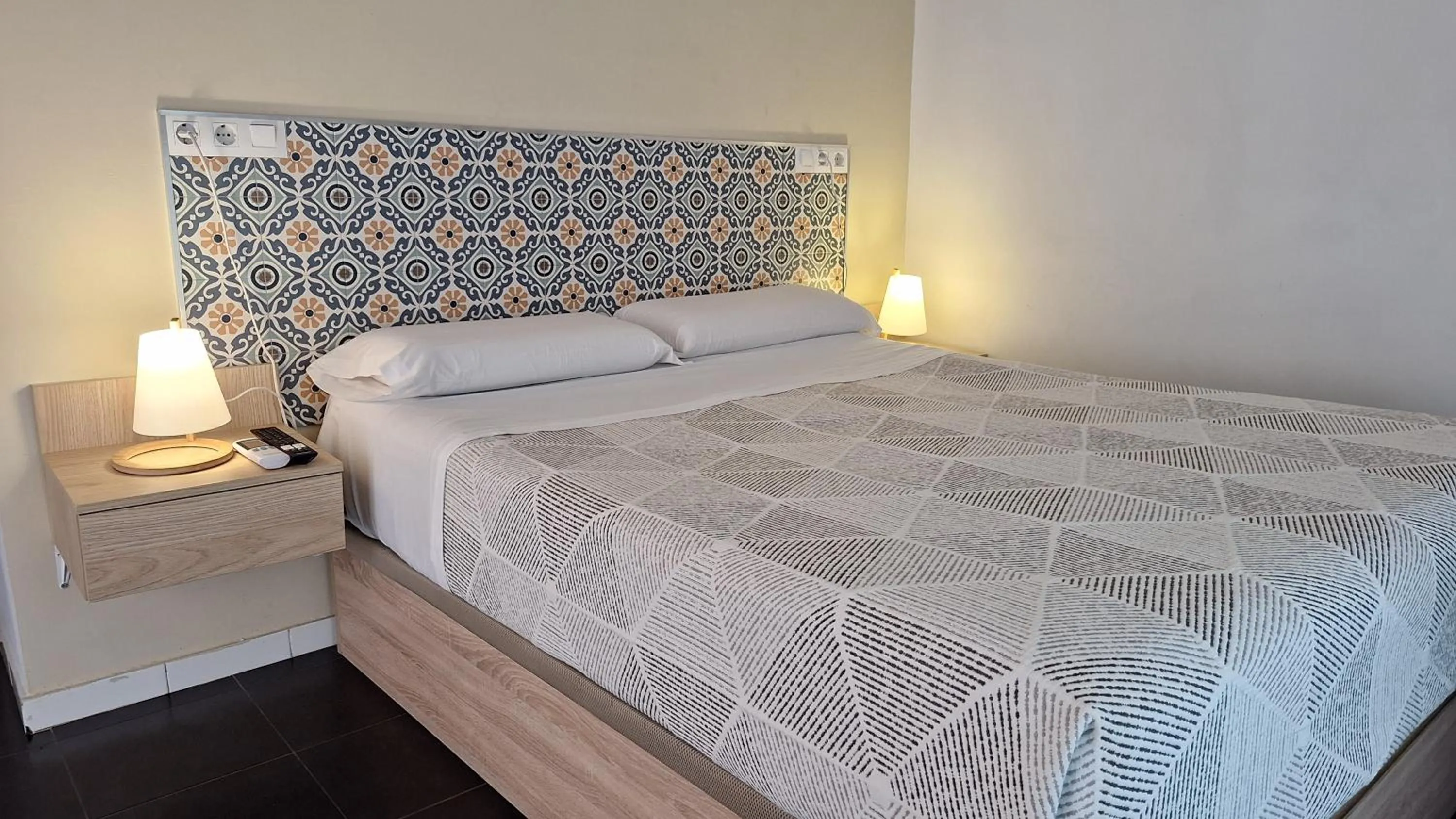 Bed in Hostal San Vicente II