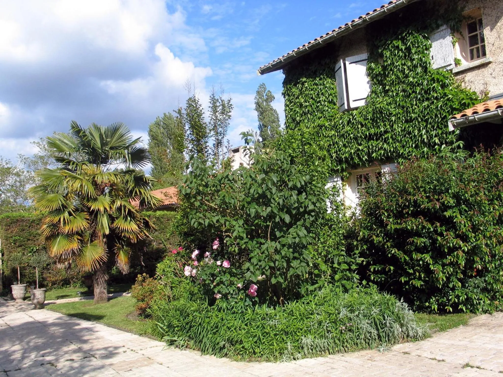 Property building in L'eau Bourde