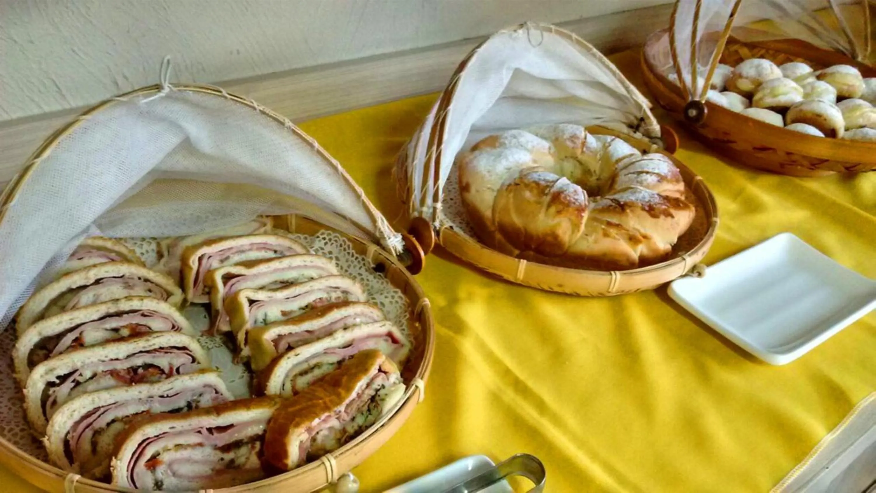 Buffet breakfast in Hotel Pousada Paradise