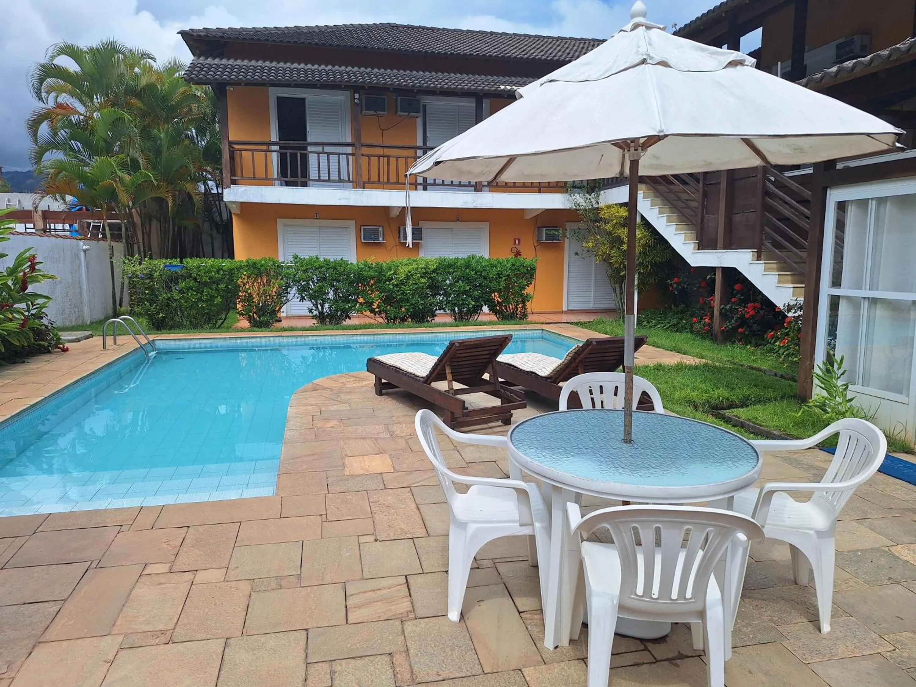 Swimming pool in Pousada Rosa dos Ventos Juquehy