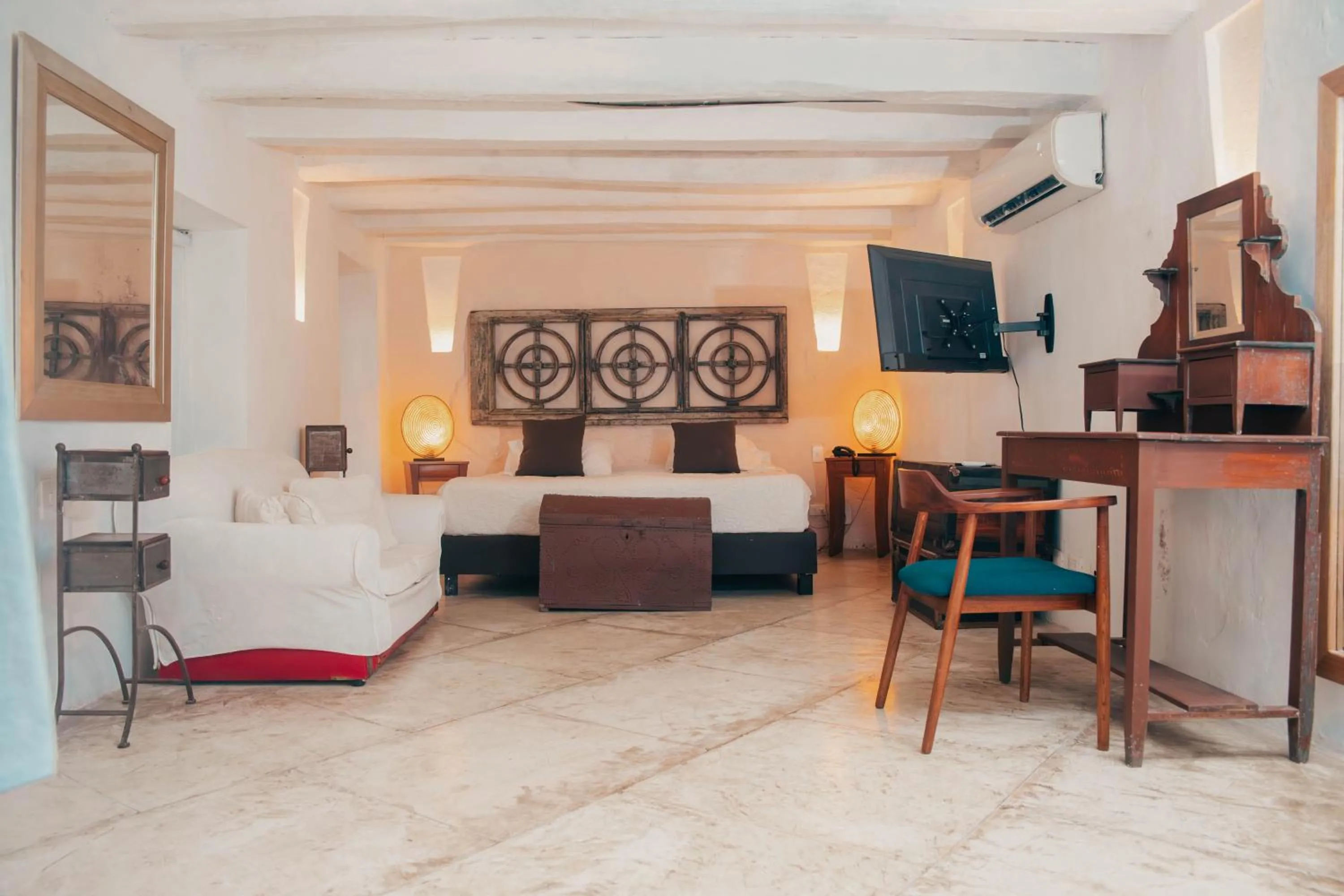 Bed in La Passion by Masaya Collection