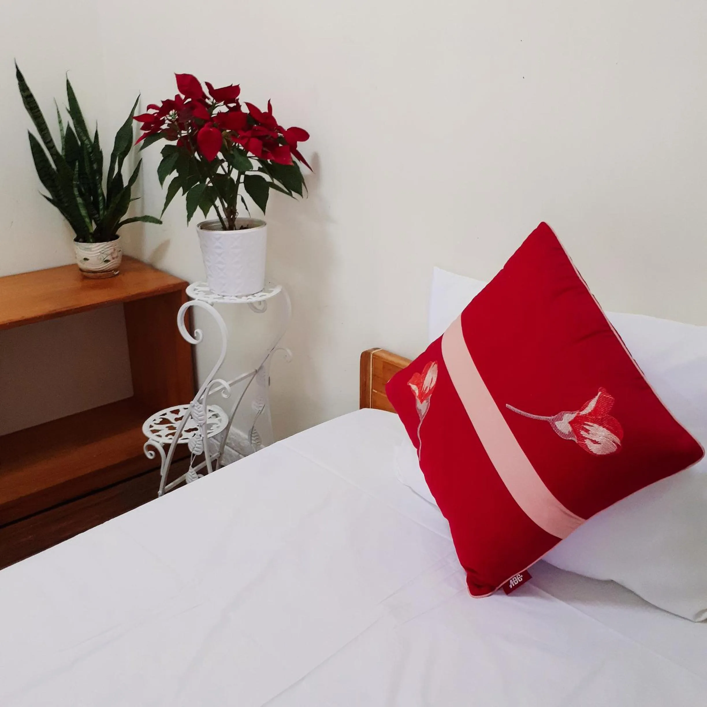 Bedroom, Bed in Forget Me Not Hotel