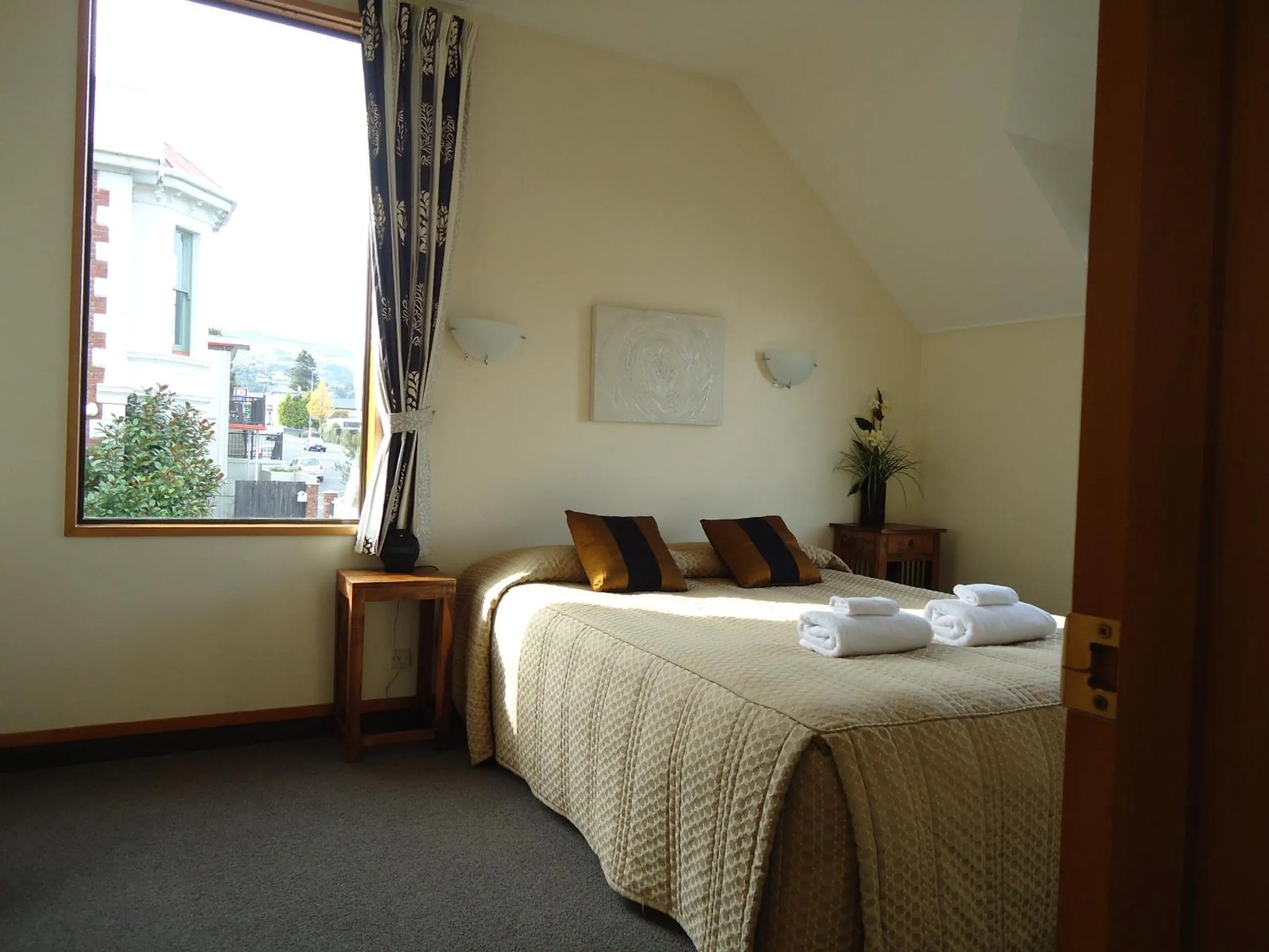 Day, Bed in Owens Motel