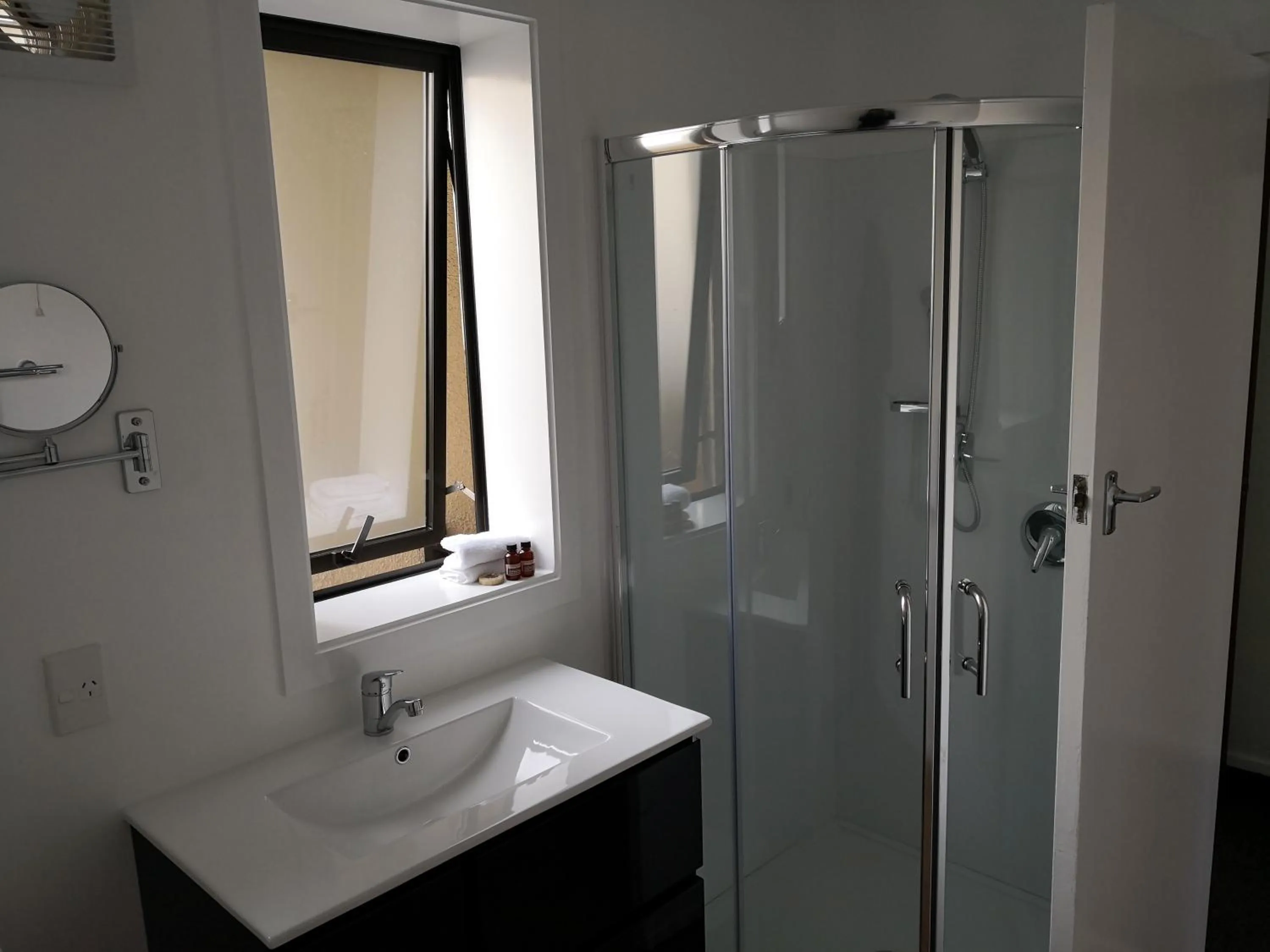 Bathroom in Owens Motel