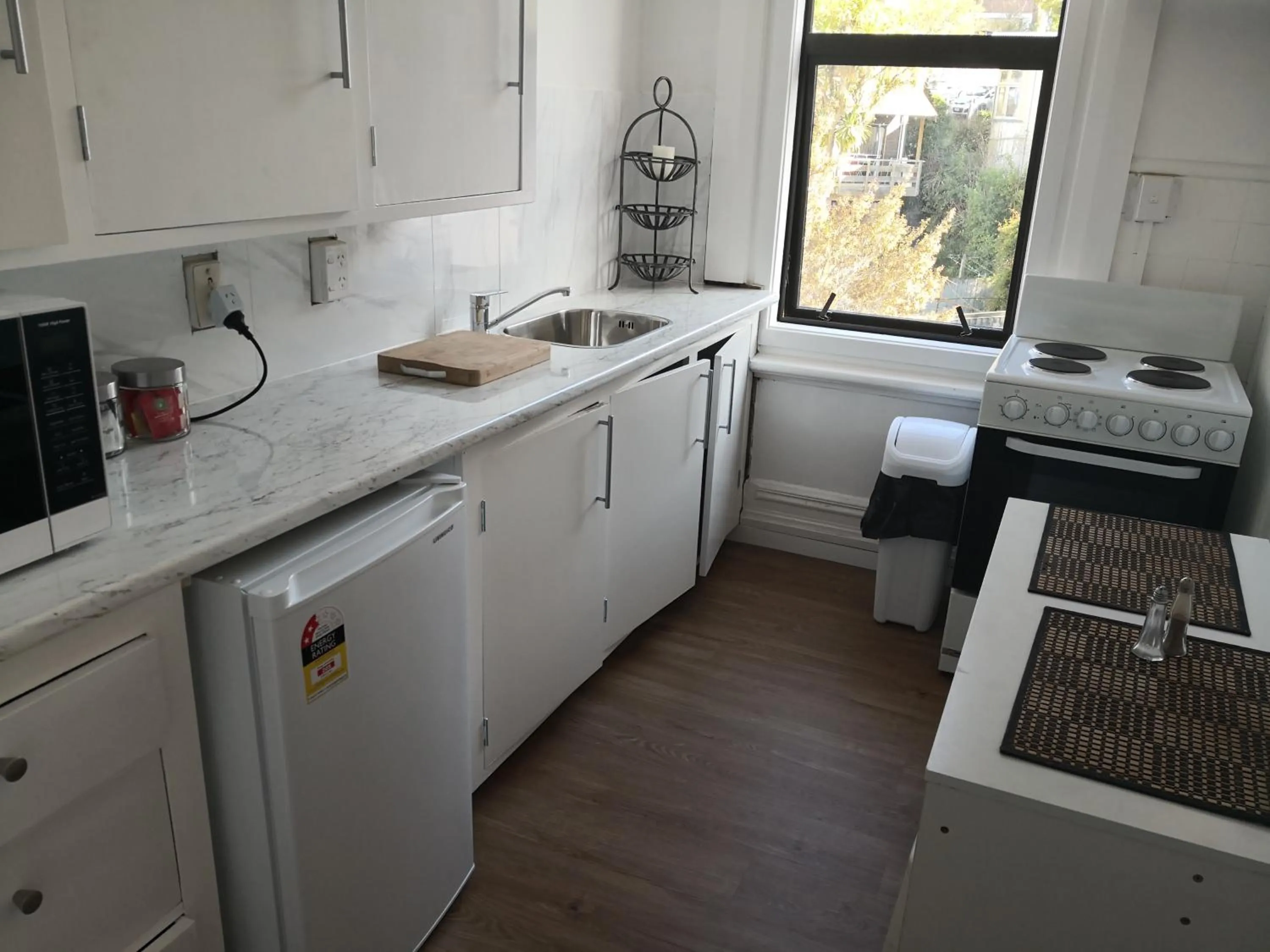 Kitchen or kitchenette in Owens Motel