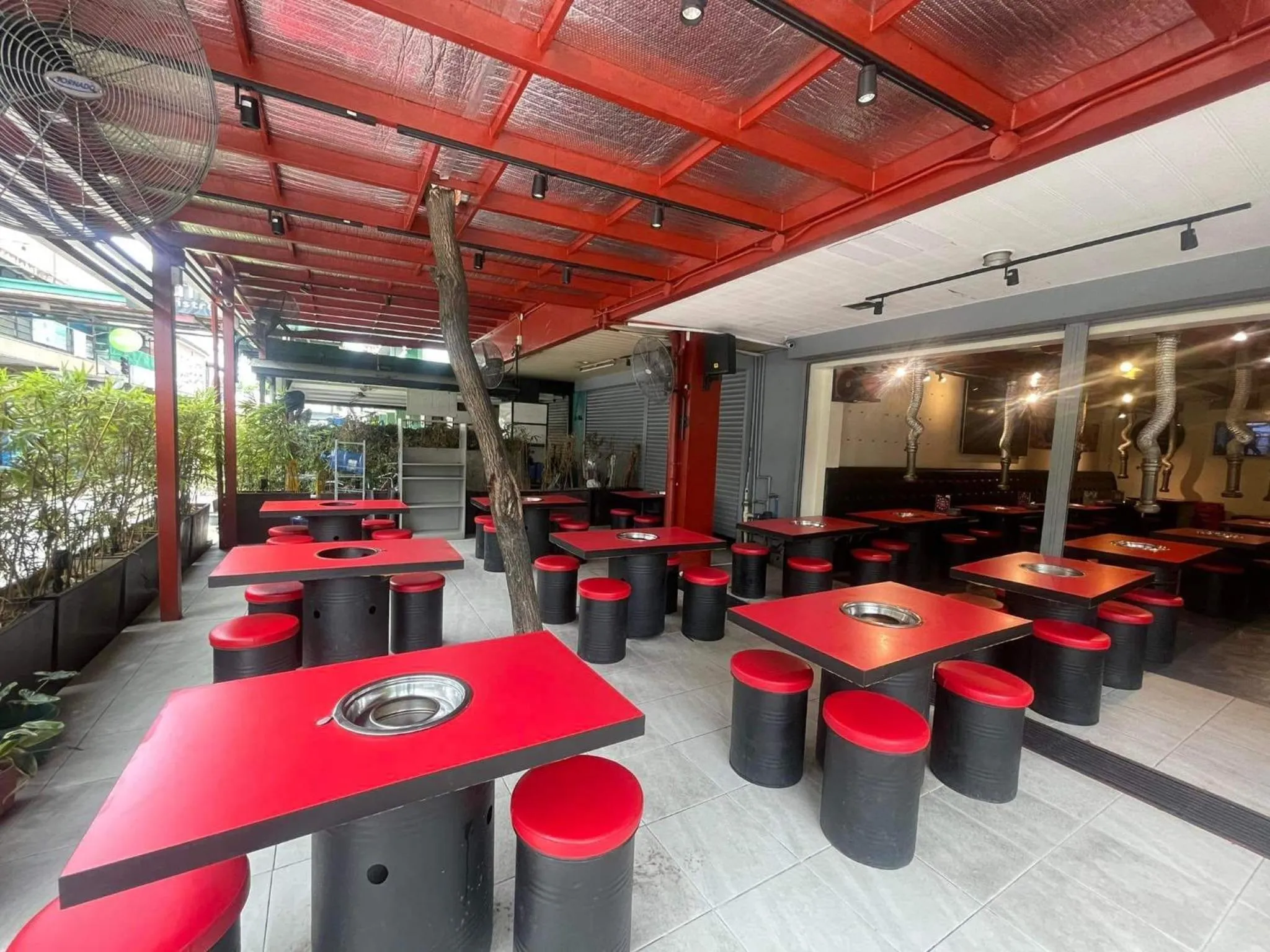 Restaurant/places to eat in DG Budget Hotel Salem