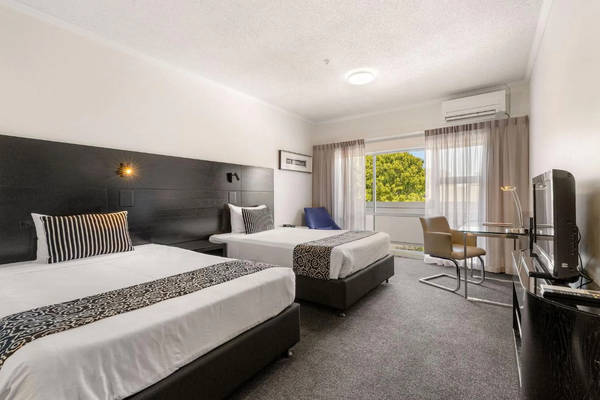 Bedroom, Bed in Hotel Armitage and Conference Centre