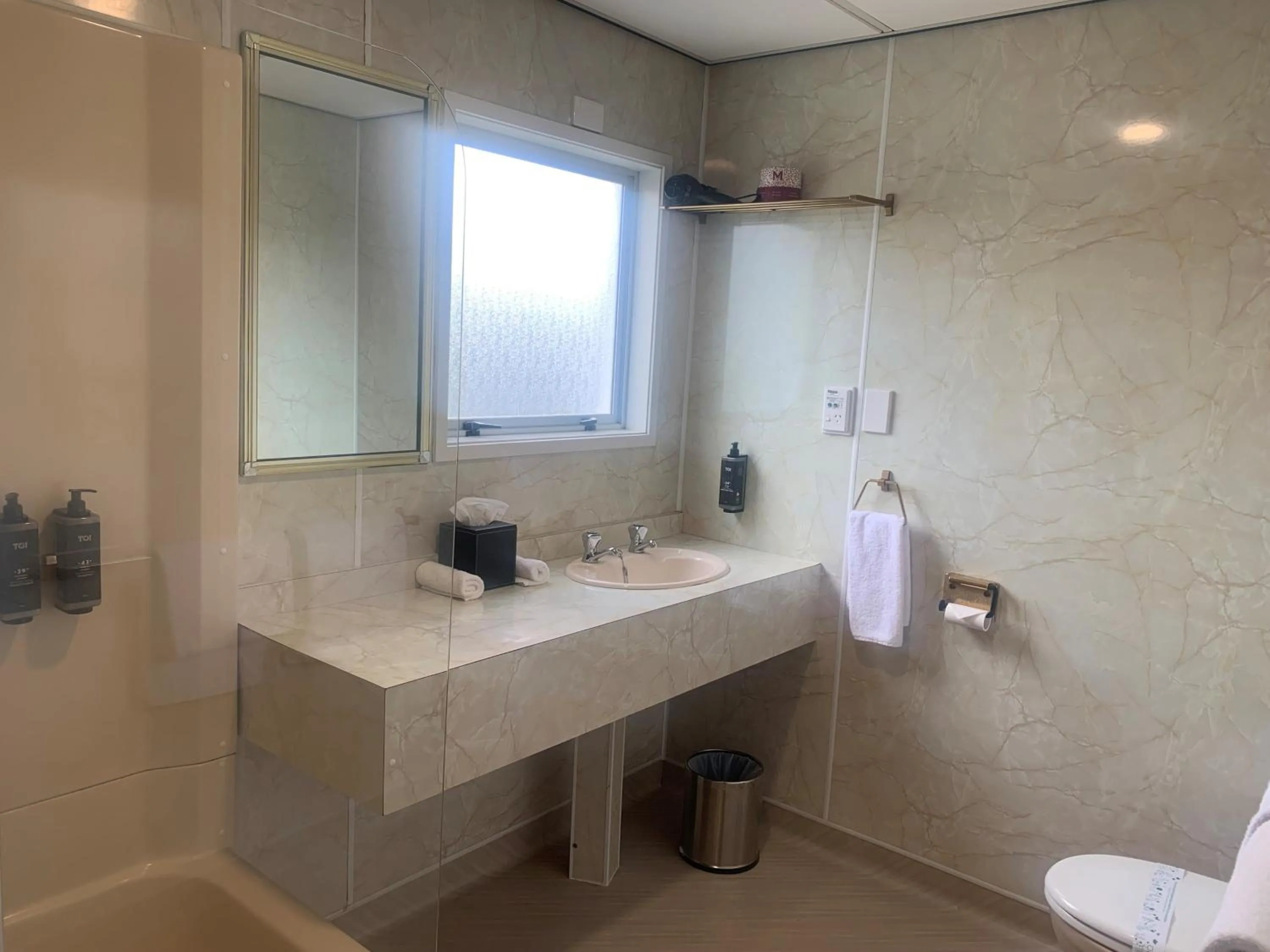 Bathroom in Hotel Armitage and Conference Centre