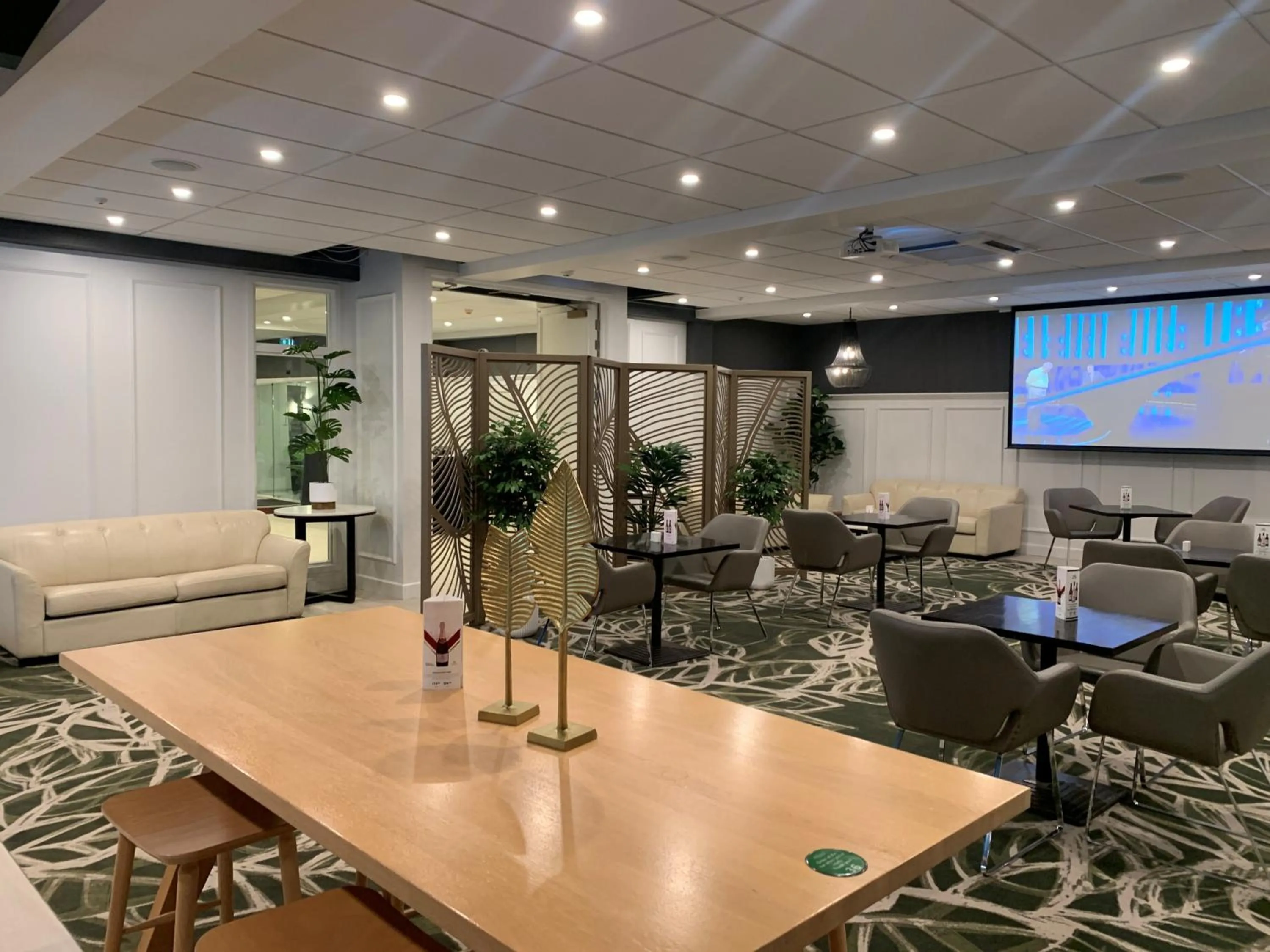 Restaurant/places to eat in Hotel Armitage and Conference Centre