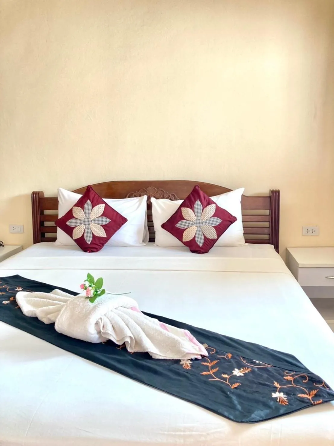 Bed in Lanta Just Come Hotel