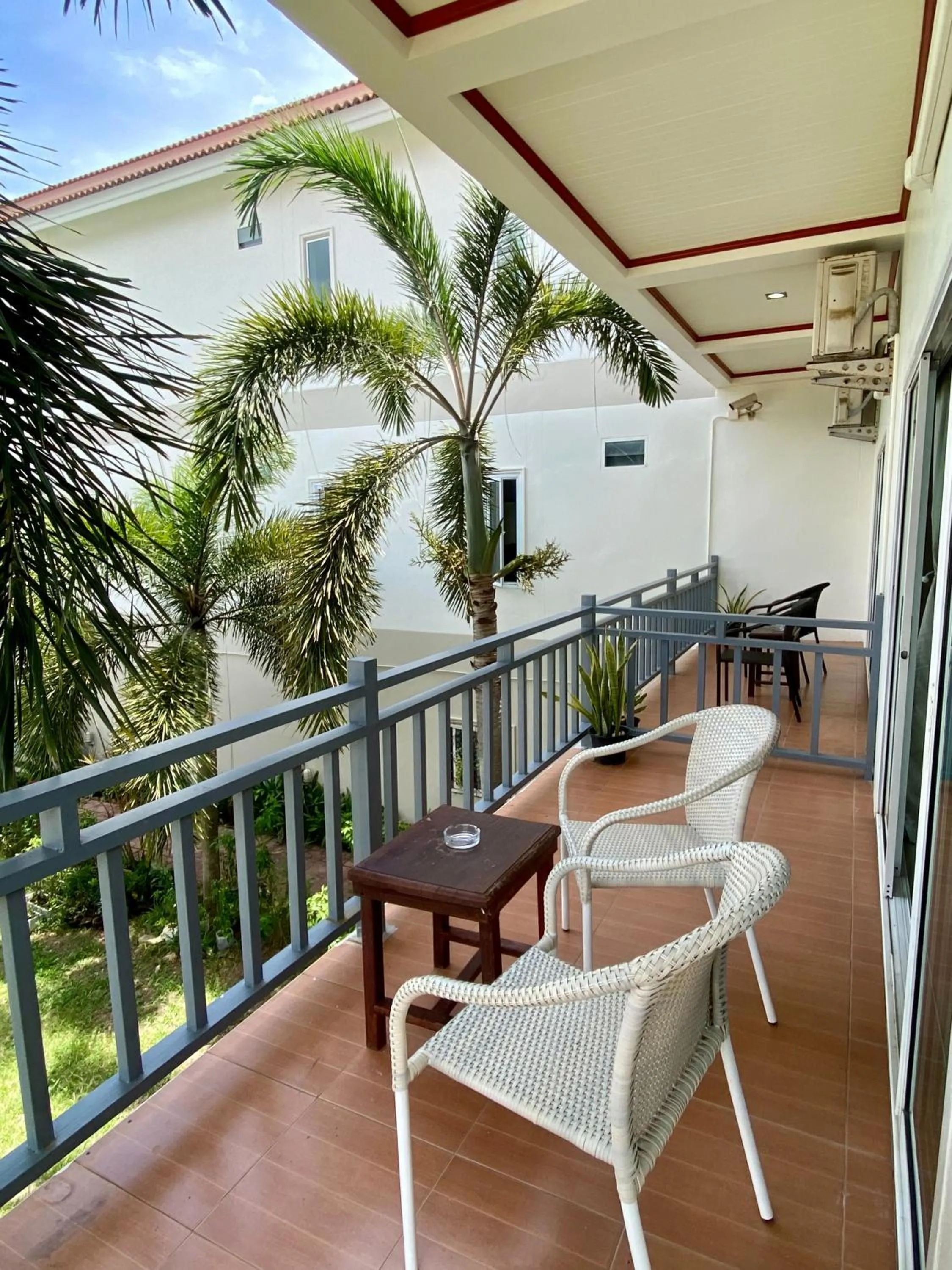 Lanta Just Come Hotel