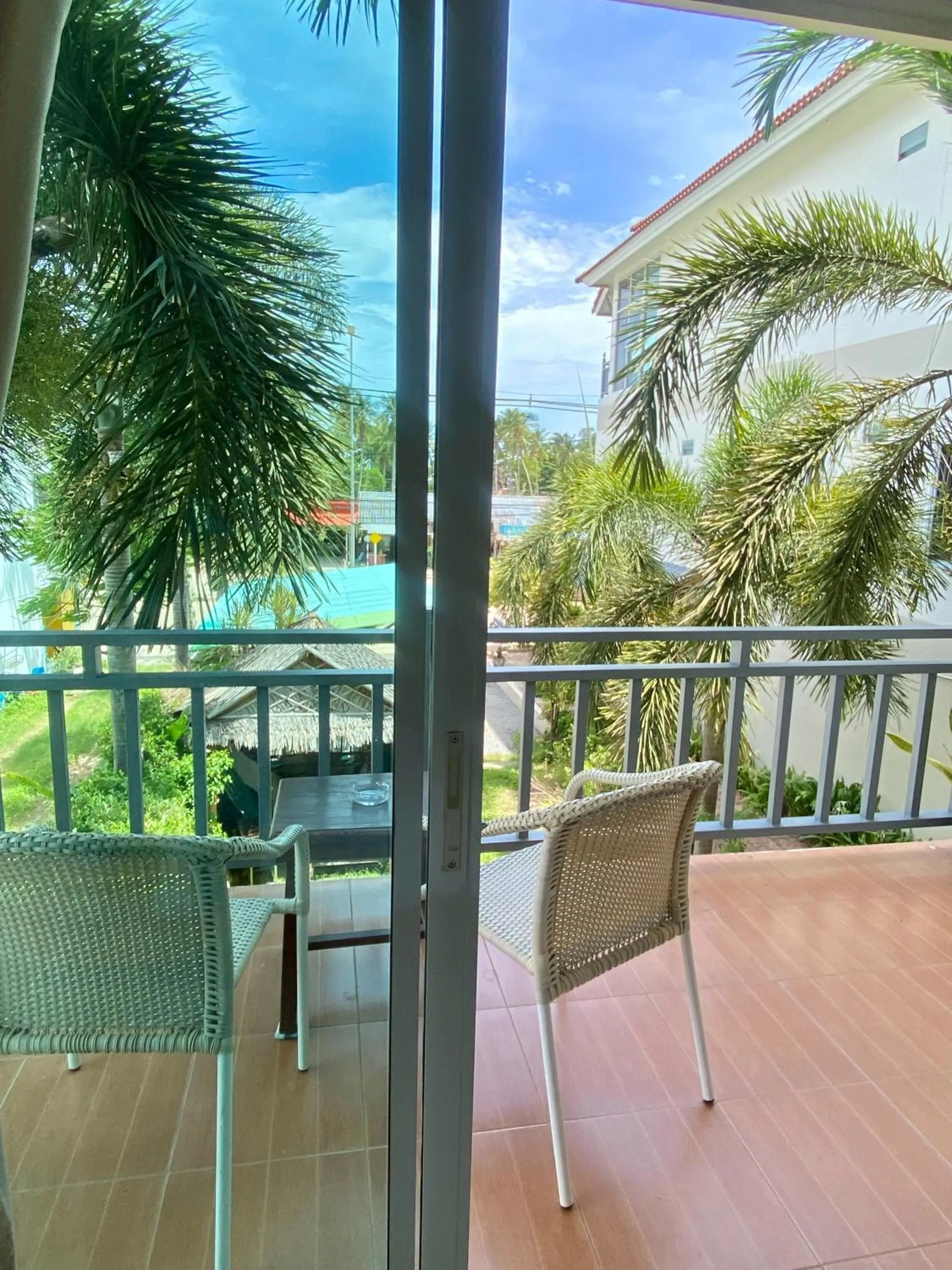 Lanta Just Come Hotel