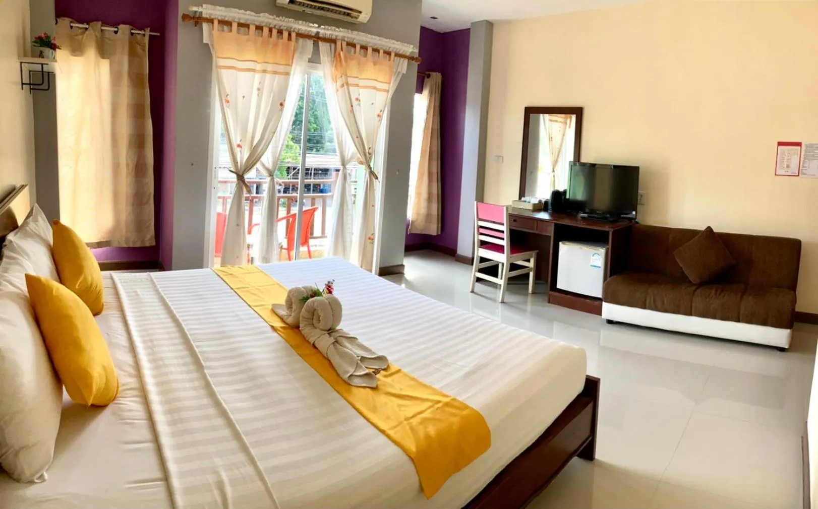 Bed in Lanta Just Come Hotel