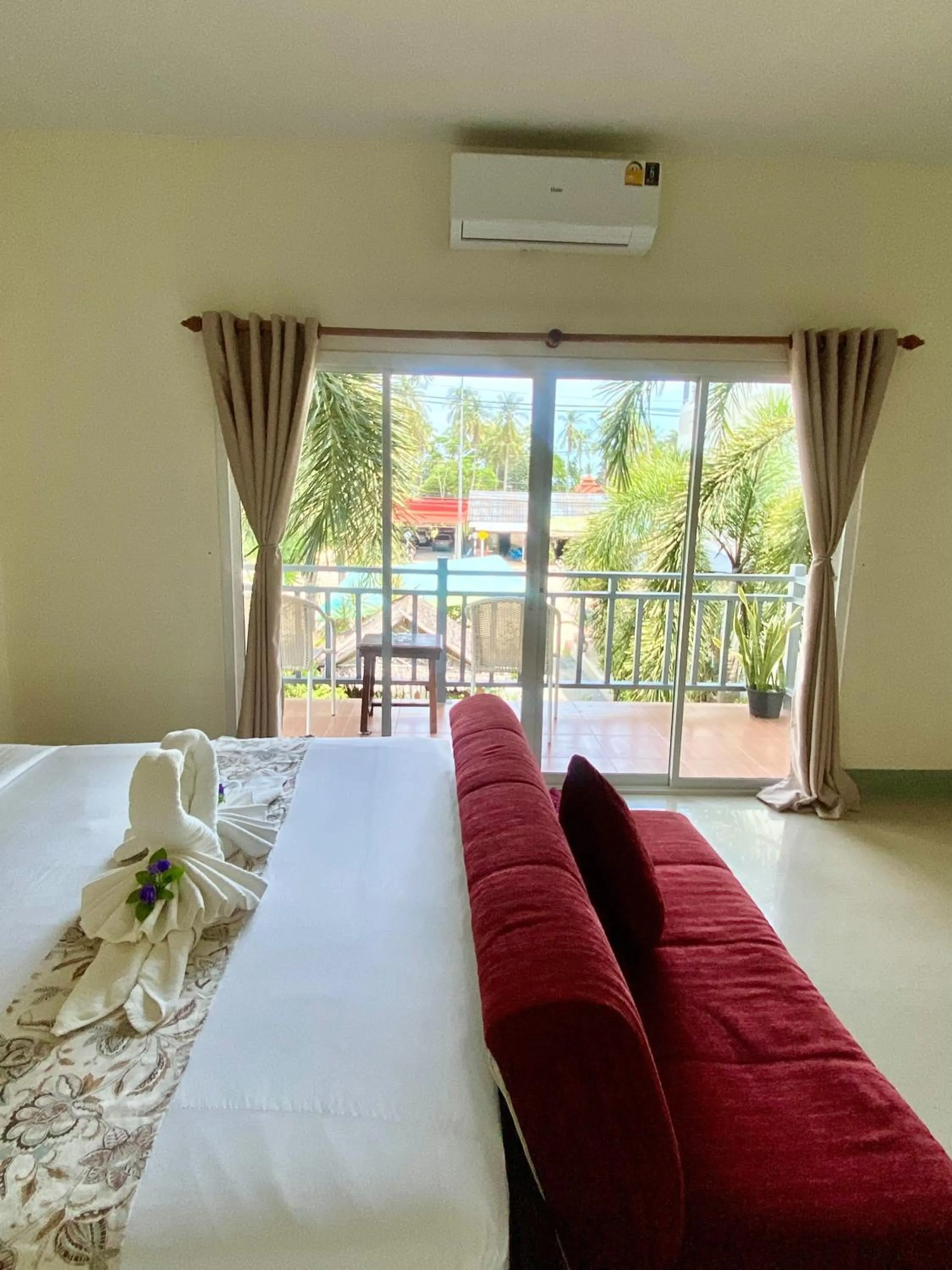 Bed in Lanta Just Come Hotel