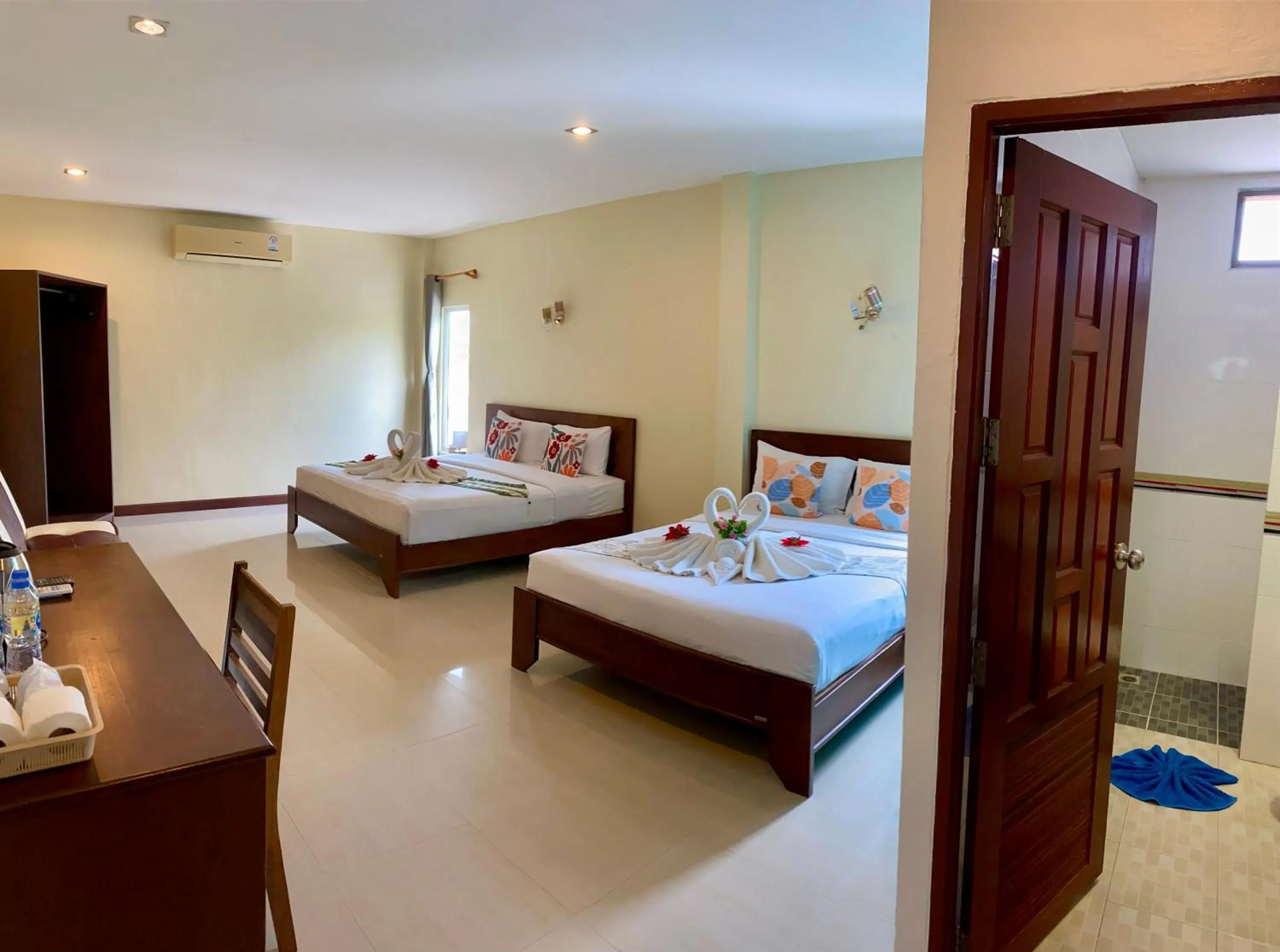 Bed in Lanta Just Come Hotel