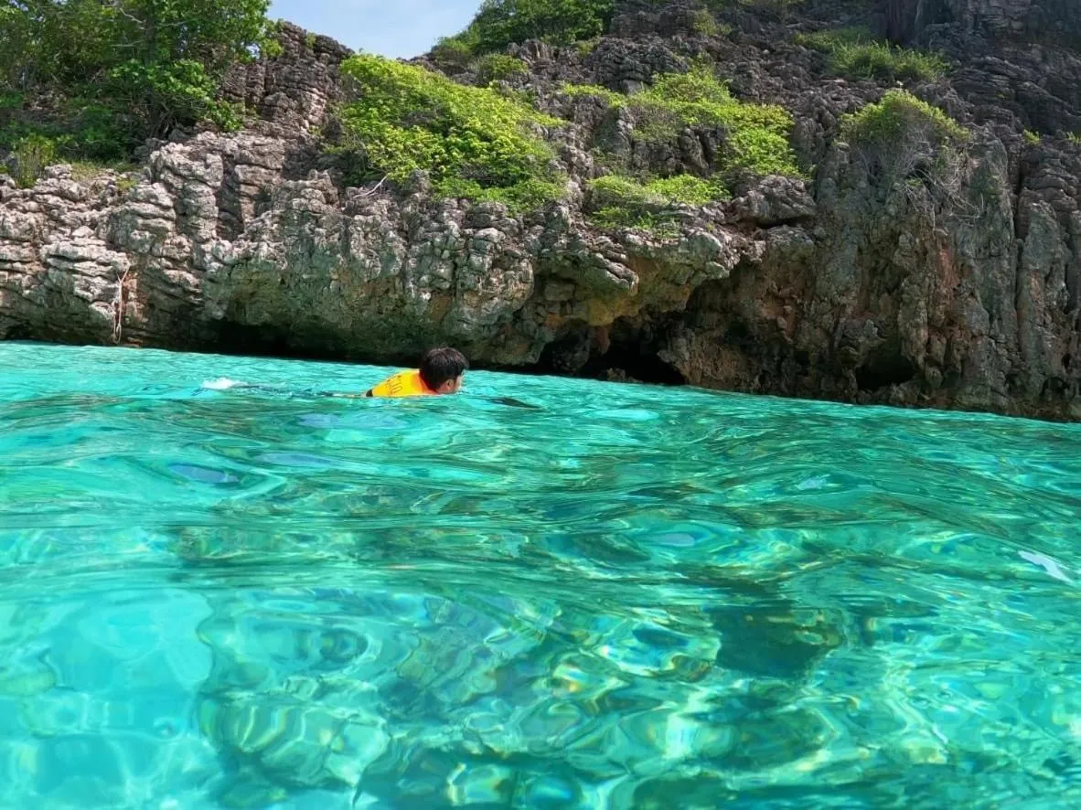 Lanta Just Come Hotel