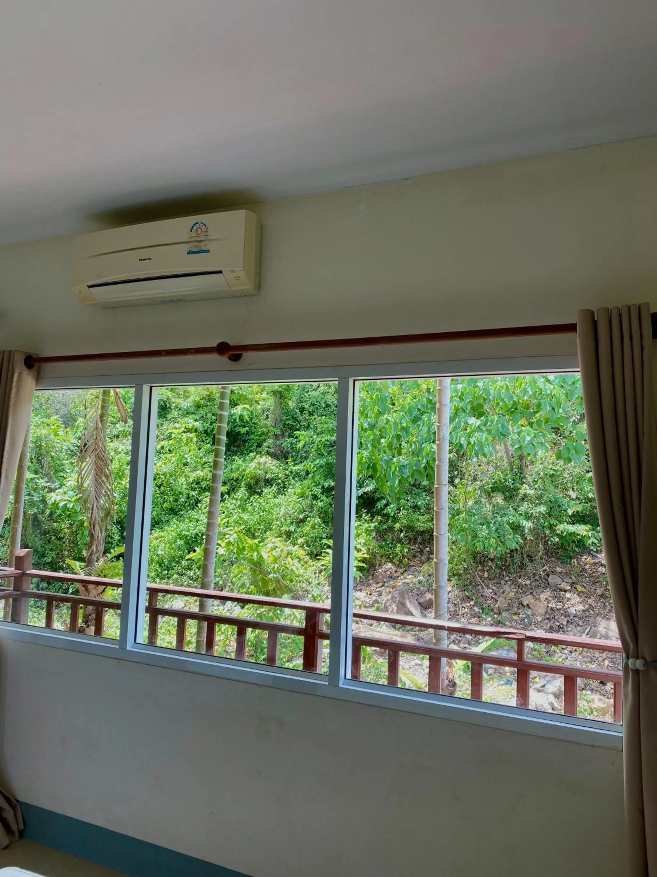 Lanta Just Come Hotel