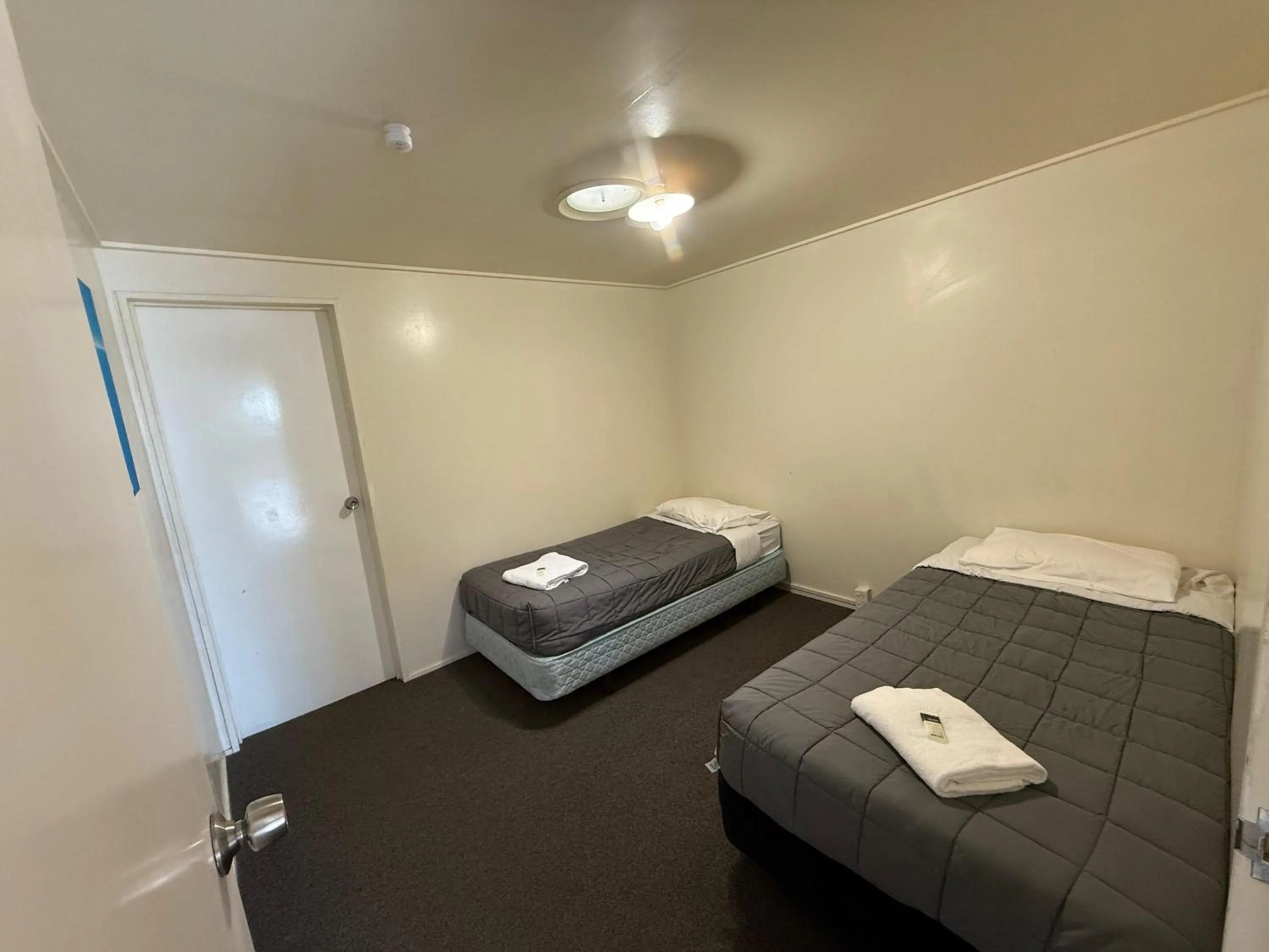 Bed in Camellia Court Family Motel