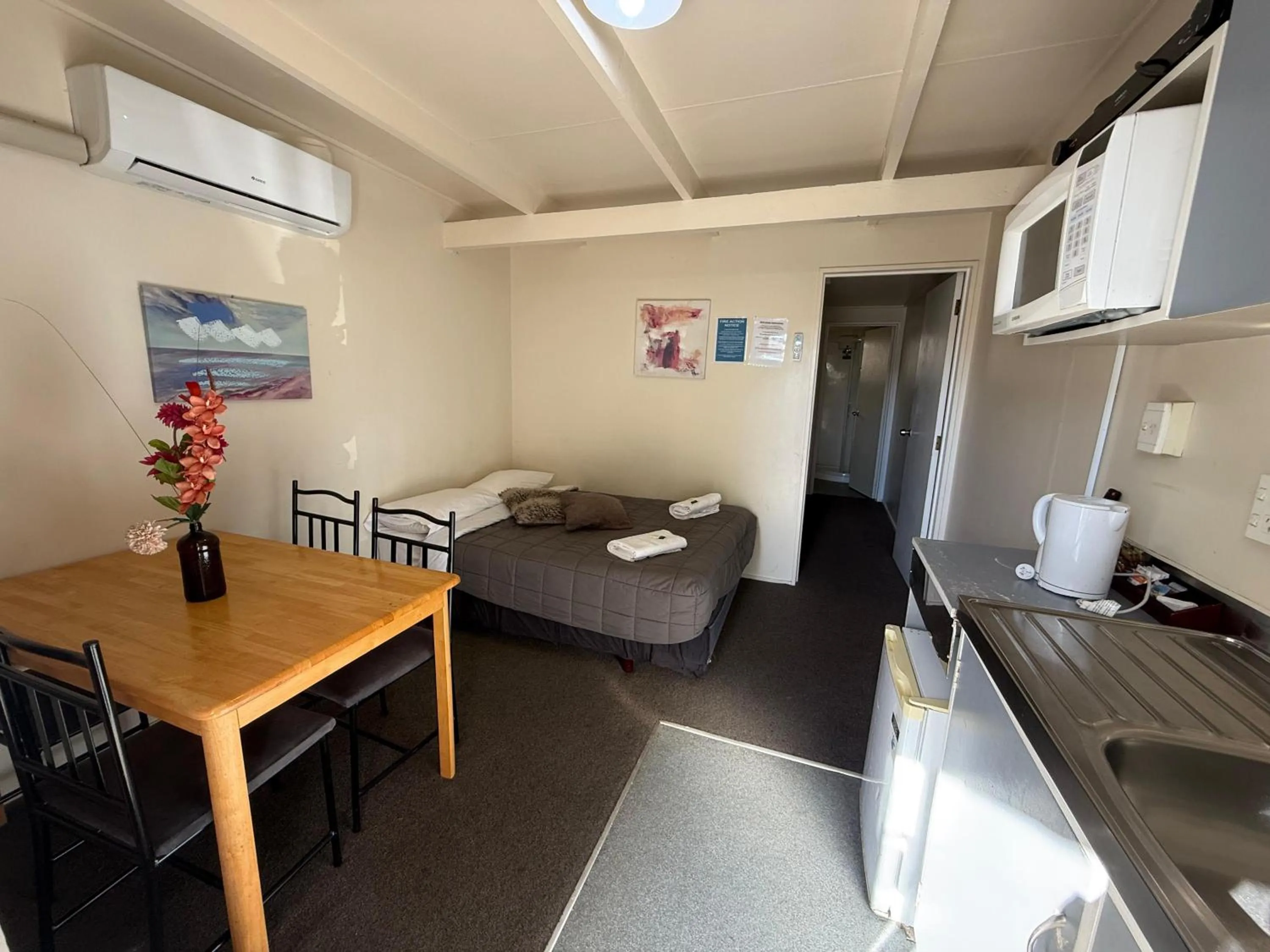 Camellia Court Family Motel