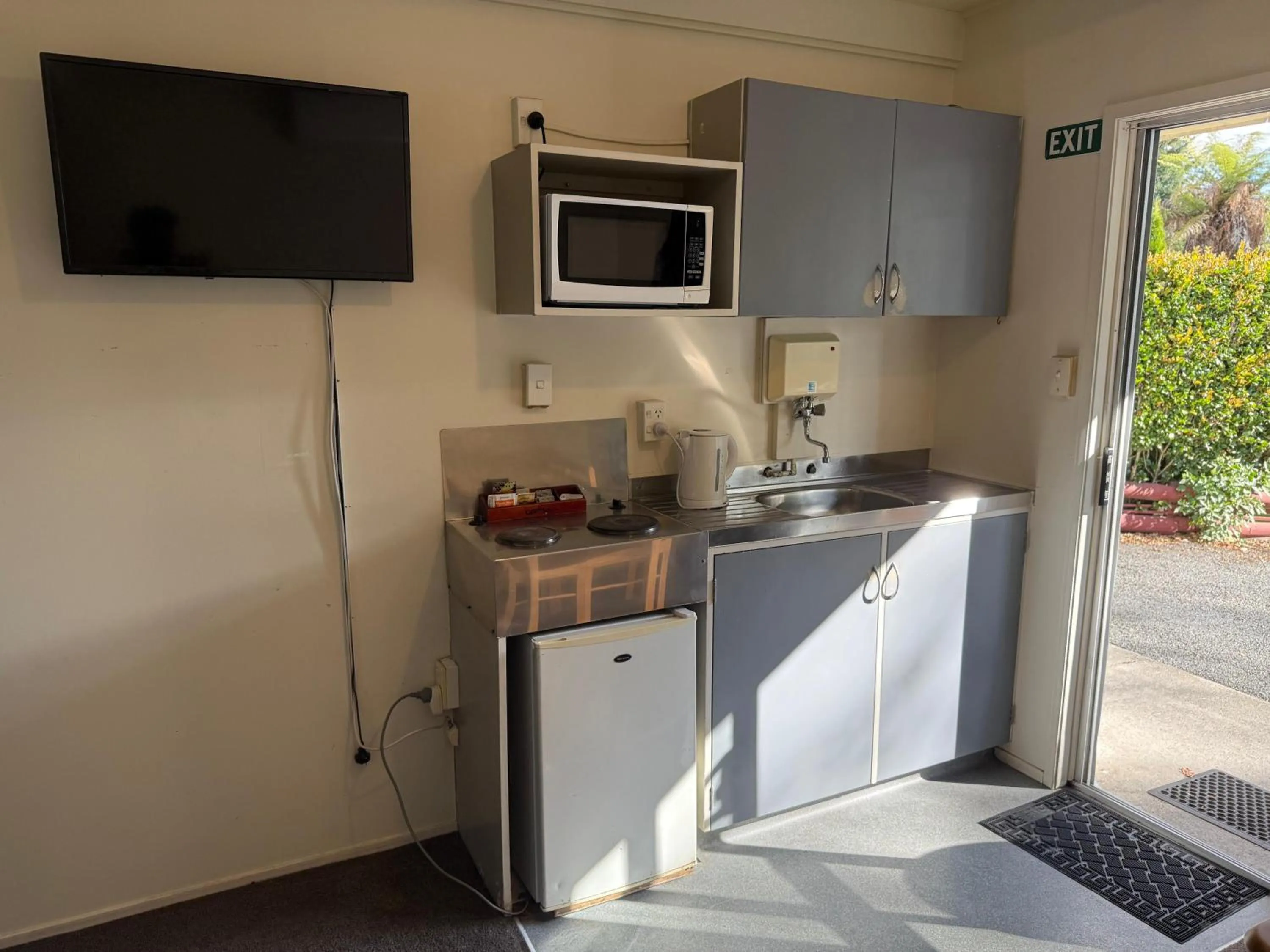 Camellia Court Family Motel