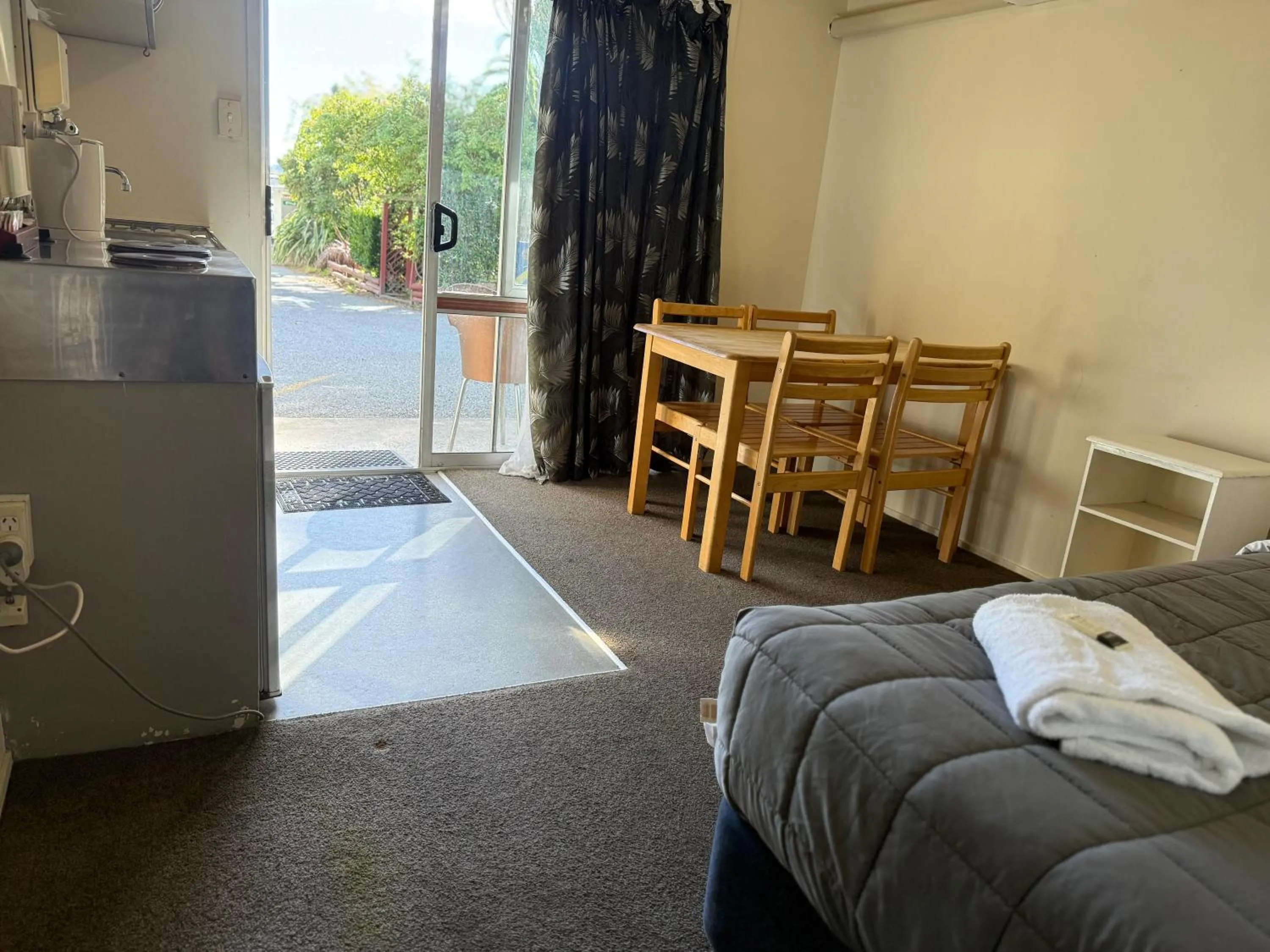 Camellia Court Family Motel