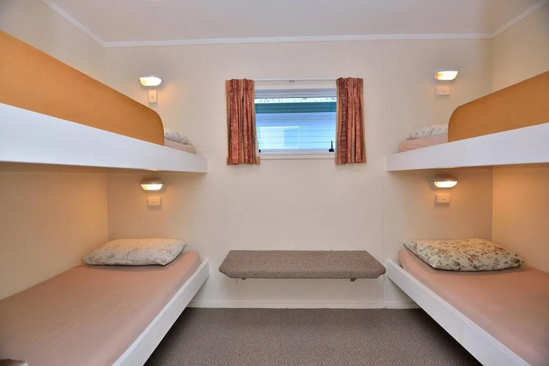 bunk bed in Auckland Northshore Motels & Holiday Park