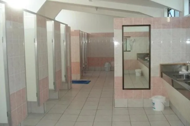 Bathroom in Auckland Northshore Motels & Holiday Park