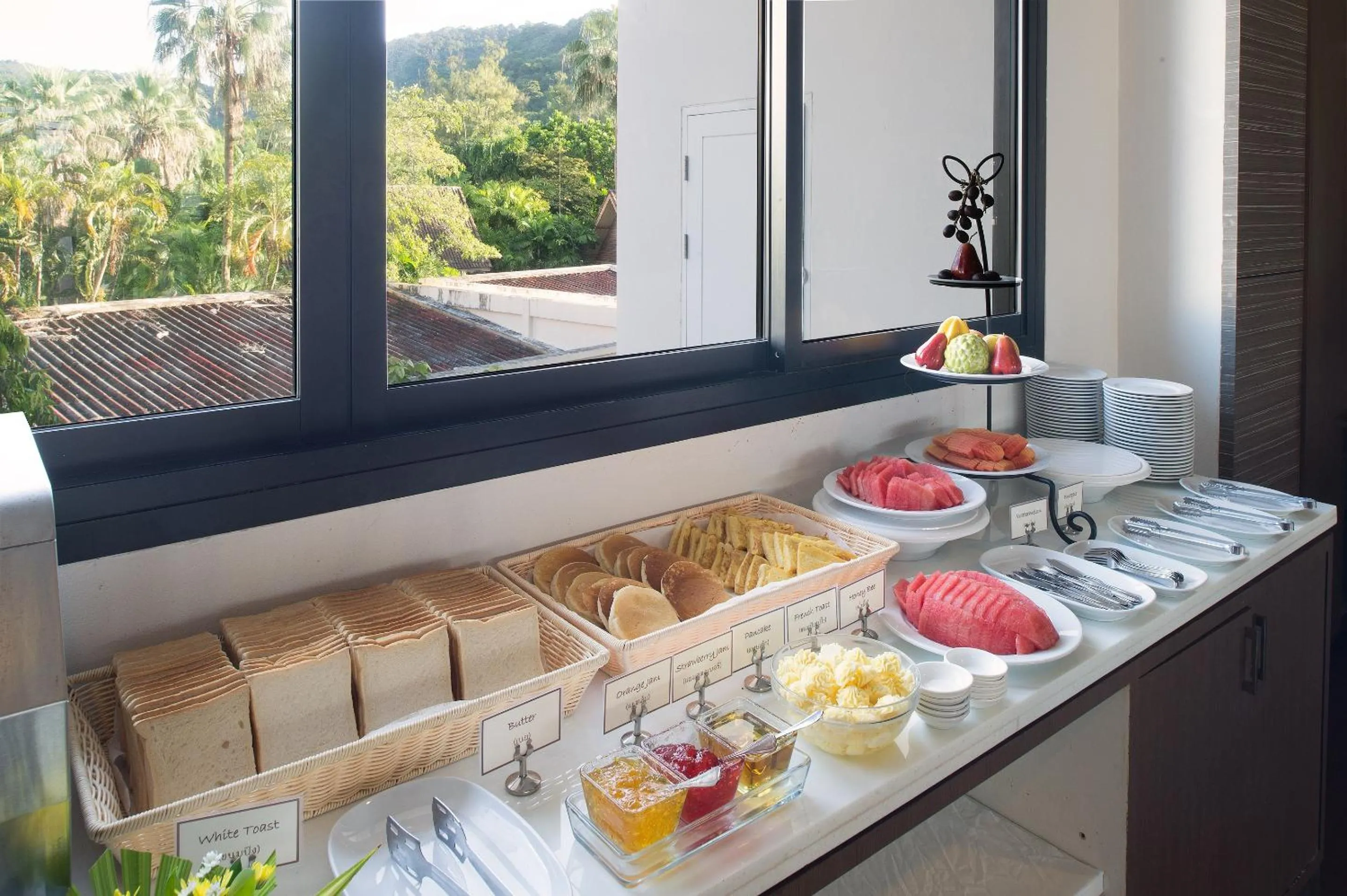 Buffet breakfast in Simplitel