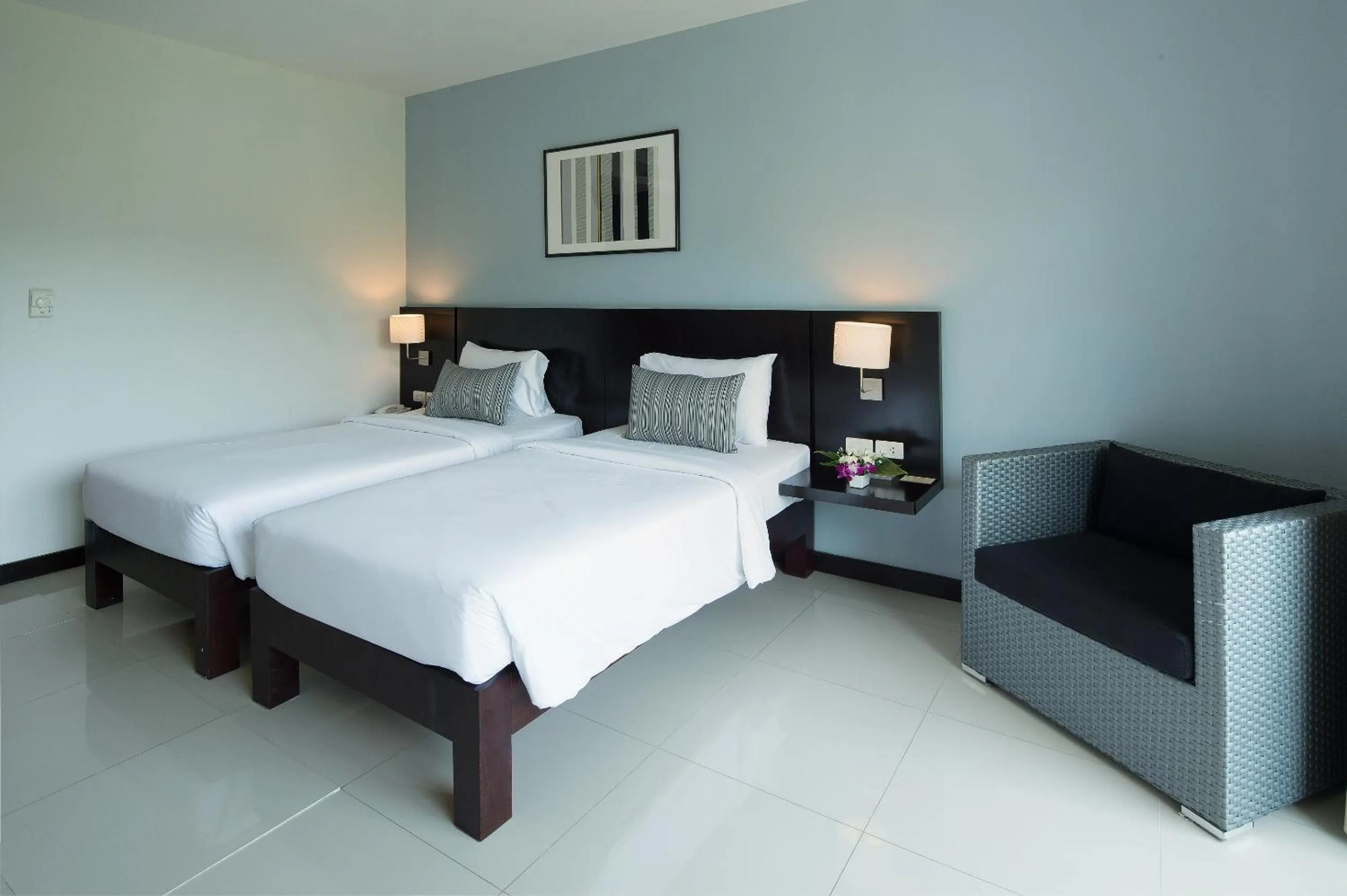 Photo of the whole room, Bed in Simplitel