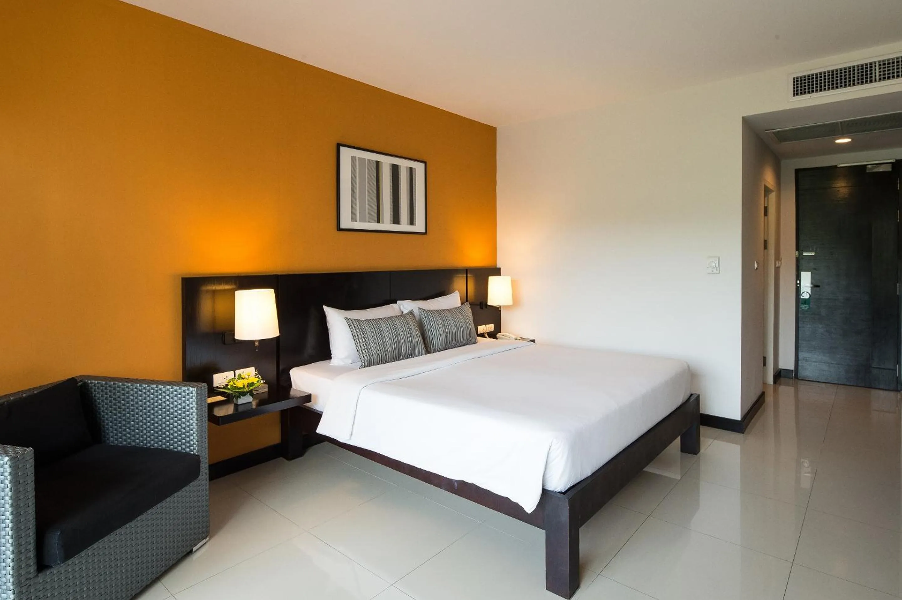 Photo of the whole room, Bed in Simplitel