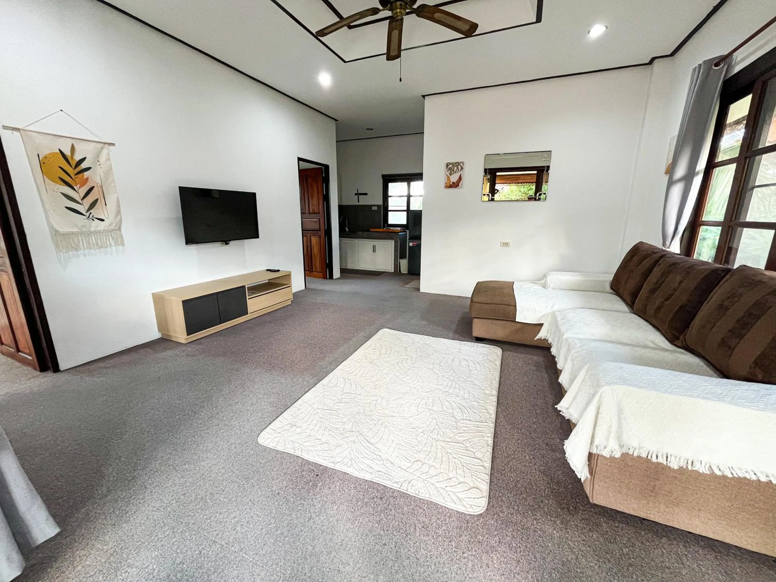 TV and multimedia in Amy Village Apartments & Digital Hub