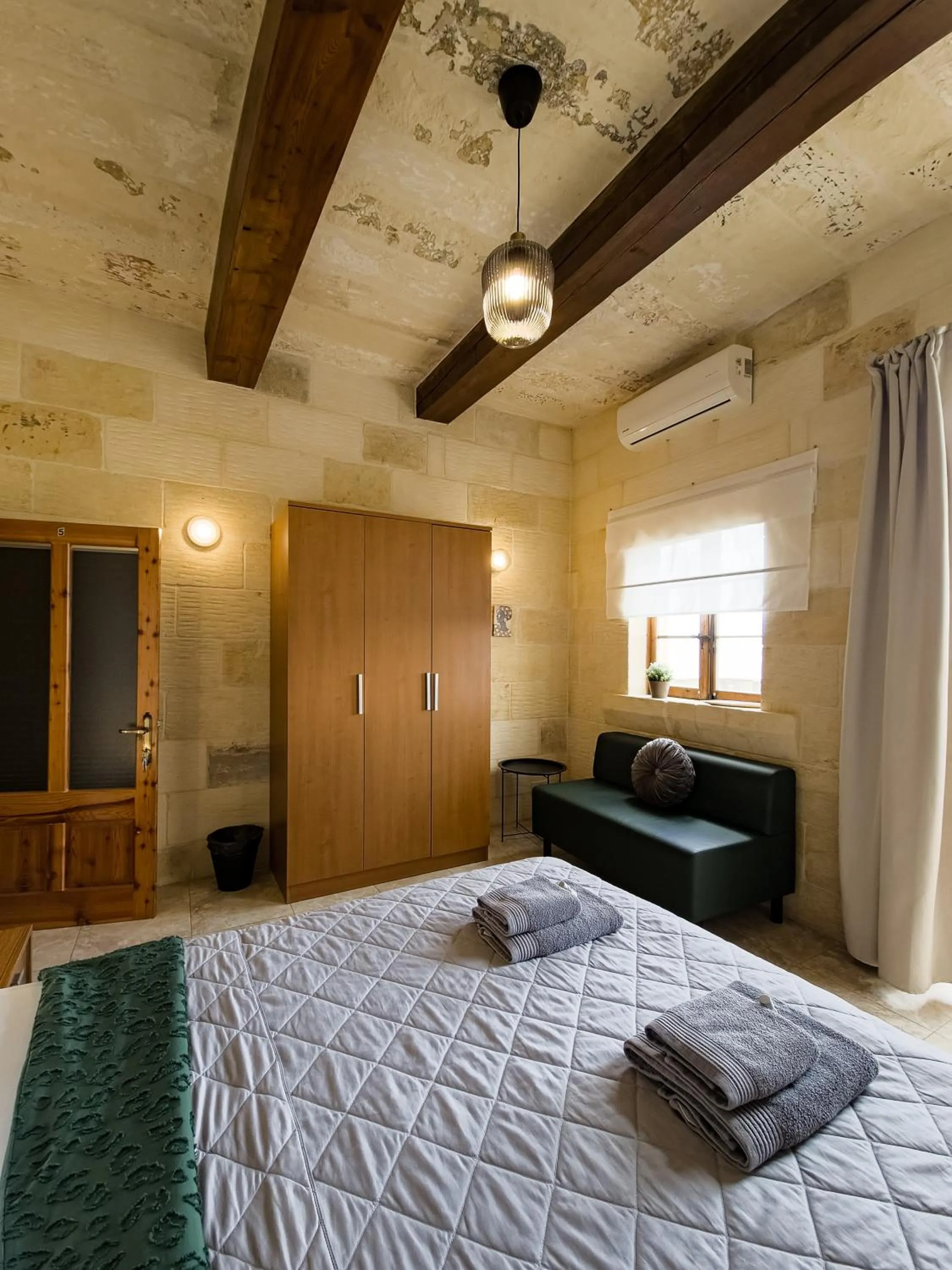 wardrobe, Bed in Id Dar Ta Censu