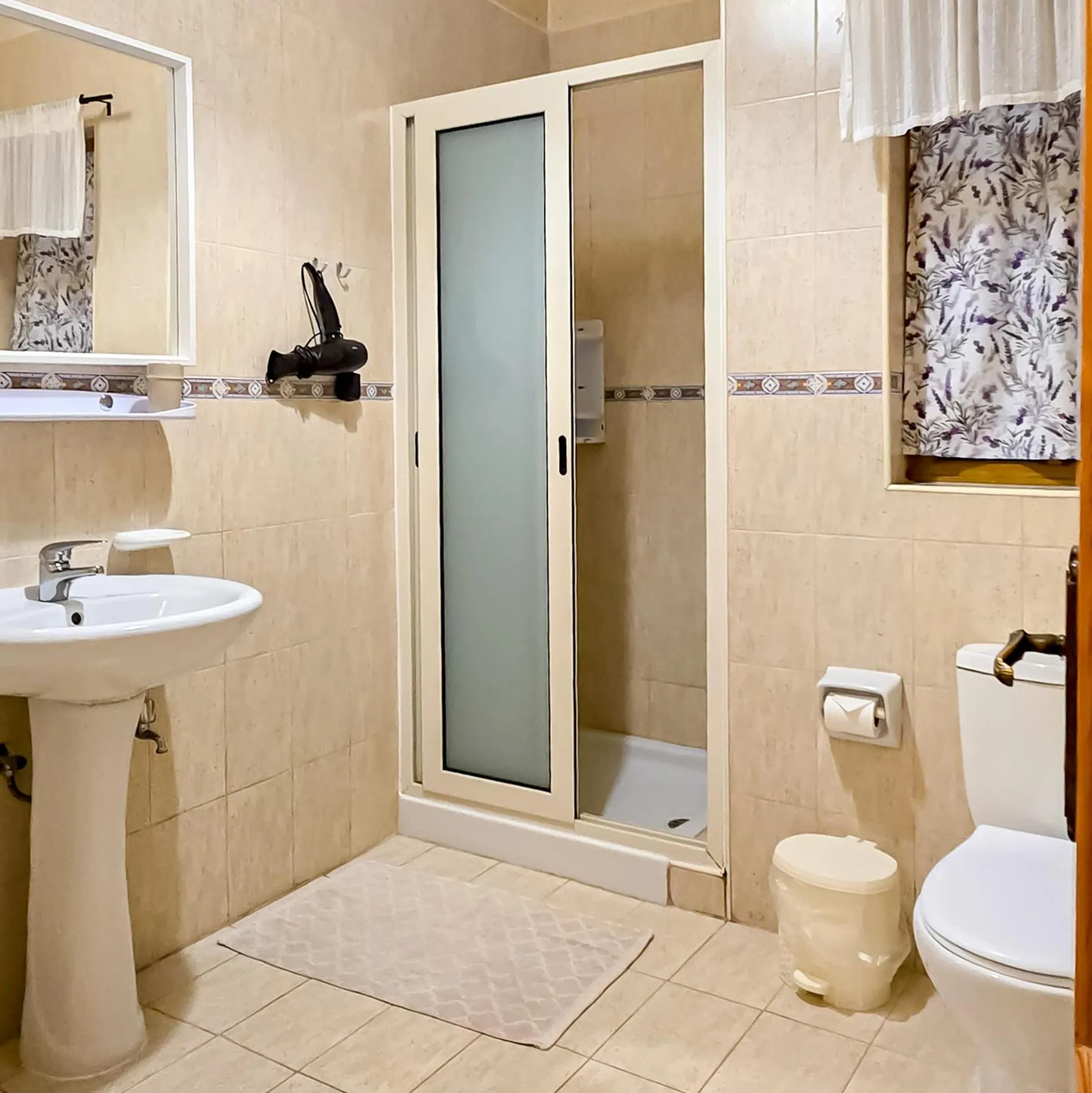Shower in Id Dar Ta Censu