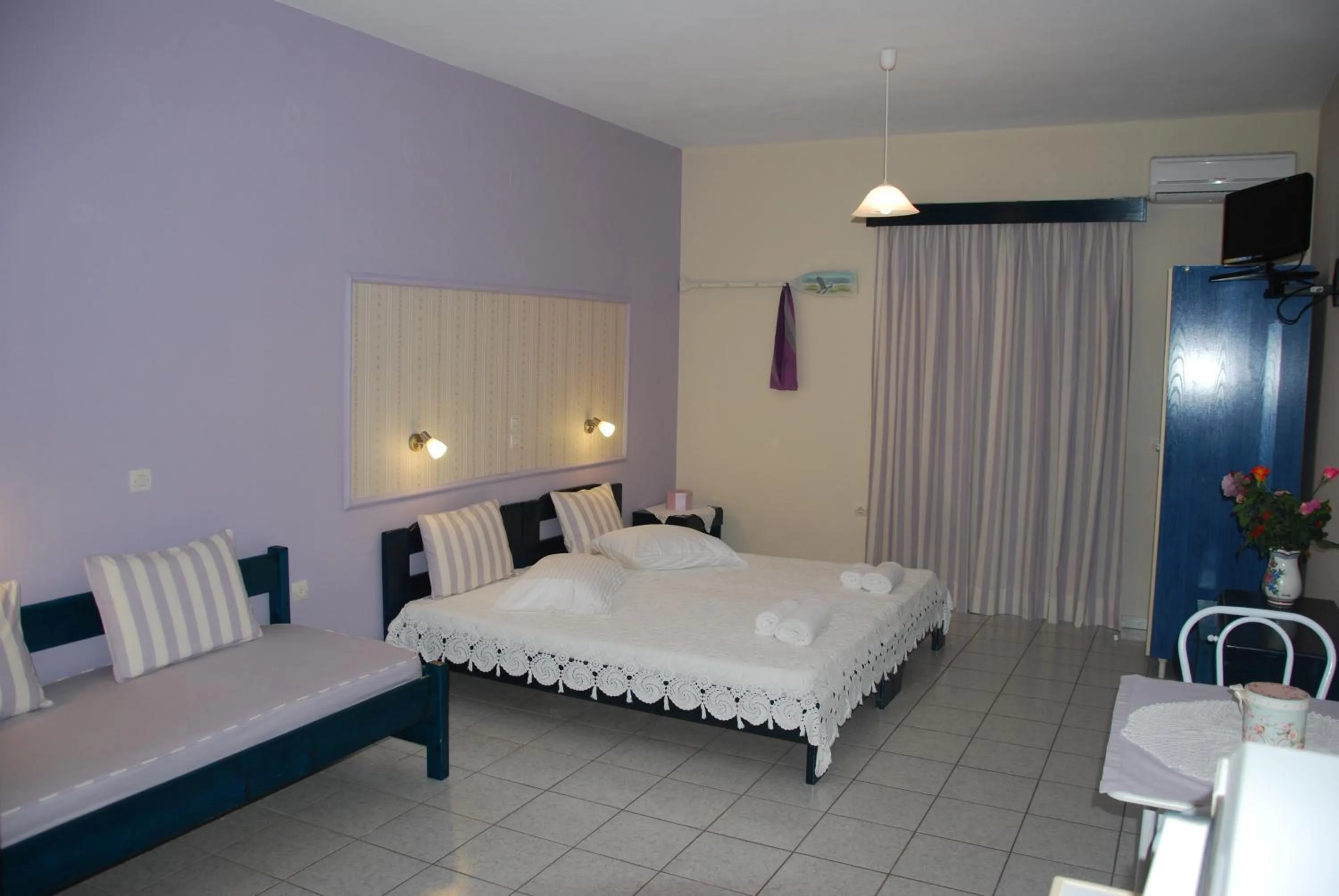 Bedroom, Bed in Kavos Psarou Studios & Apartments