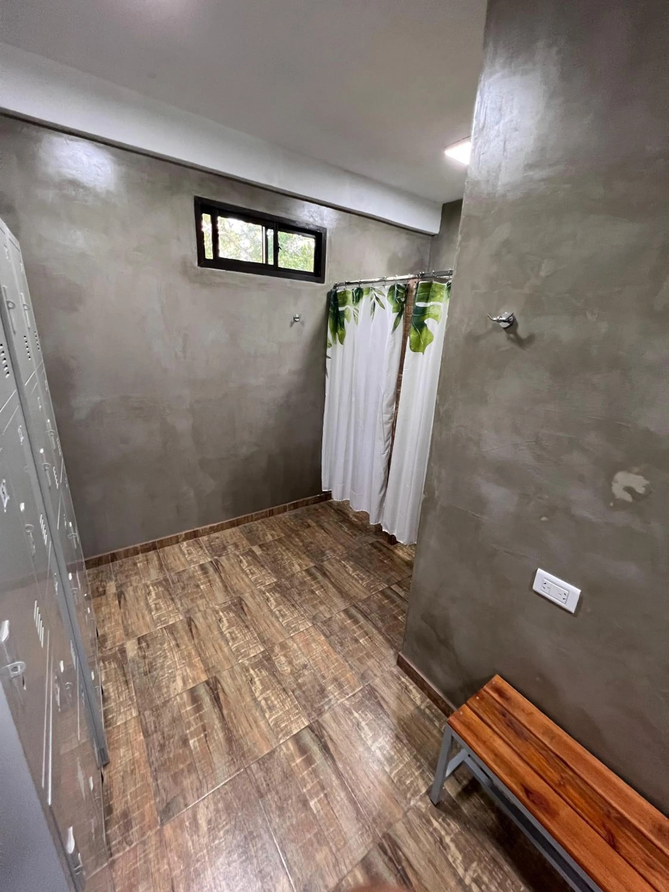 Shower in Aires Del Delta