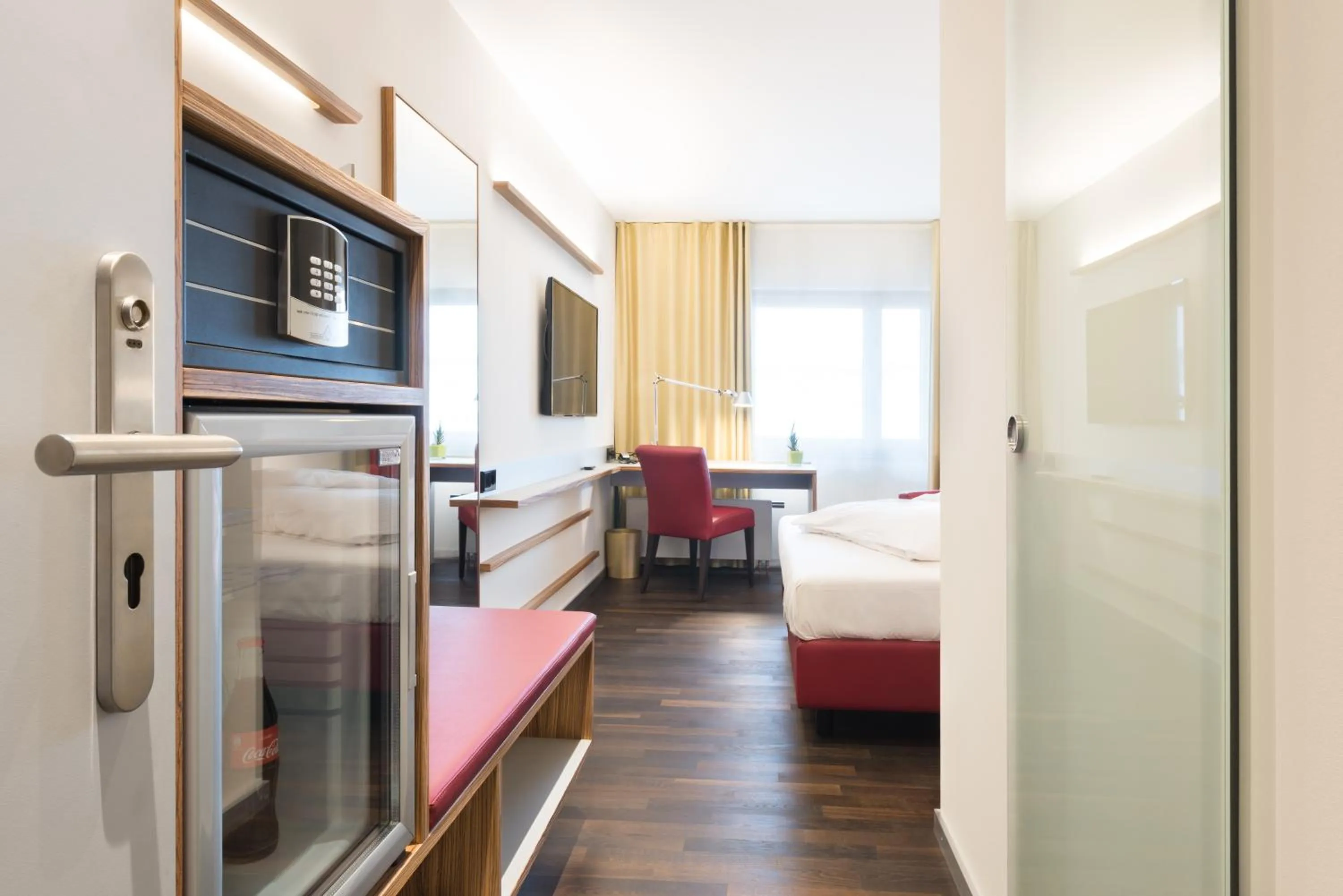 Photo of the whole room, Bed in Hotel Rommel