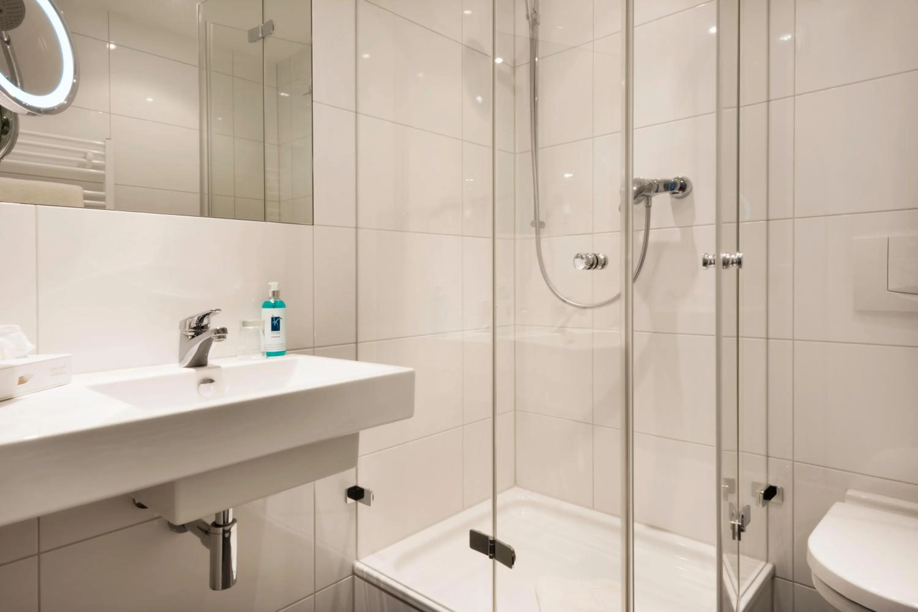 Shower in Hotel Rommel