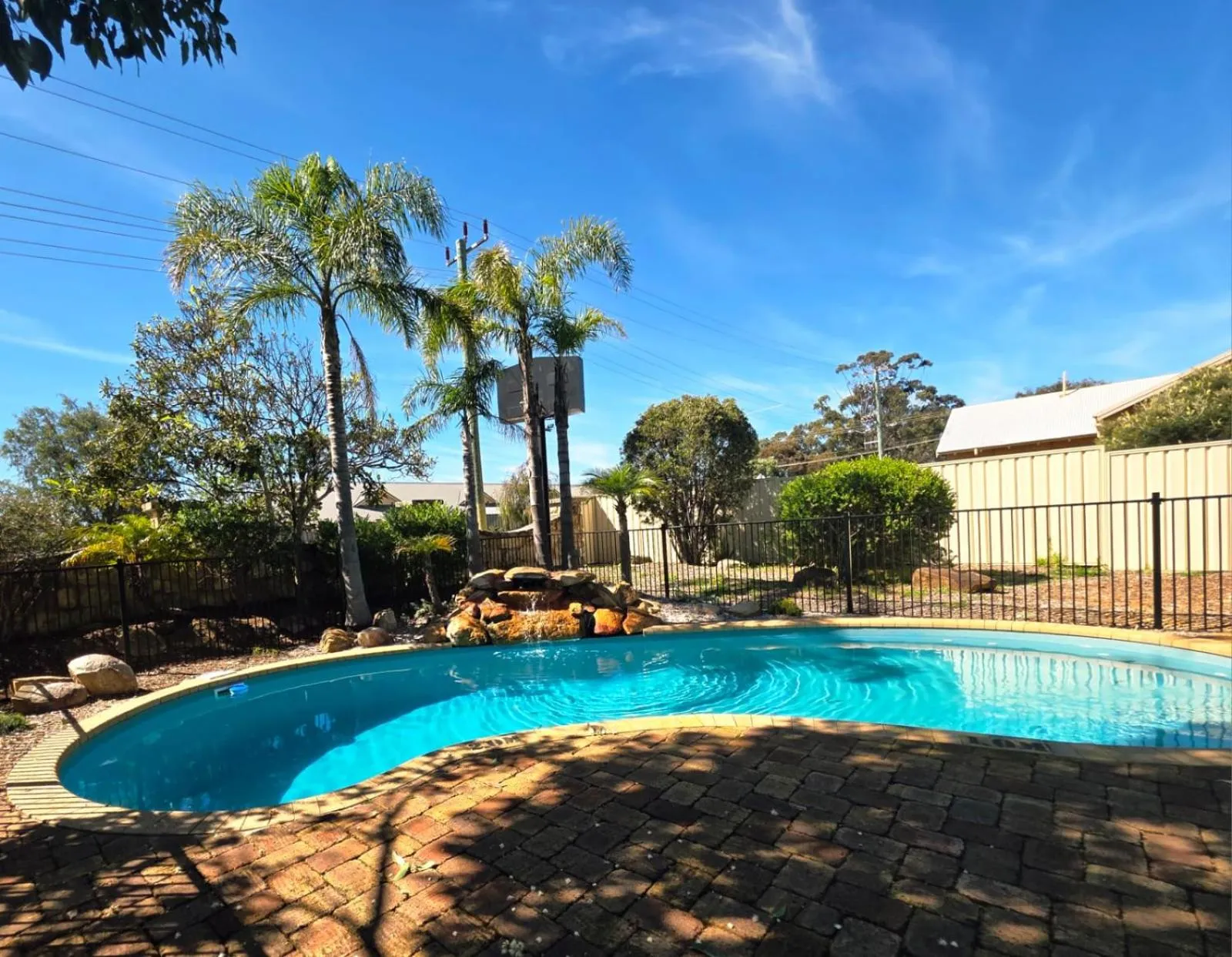 Swimming pool in Margaret River Motel