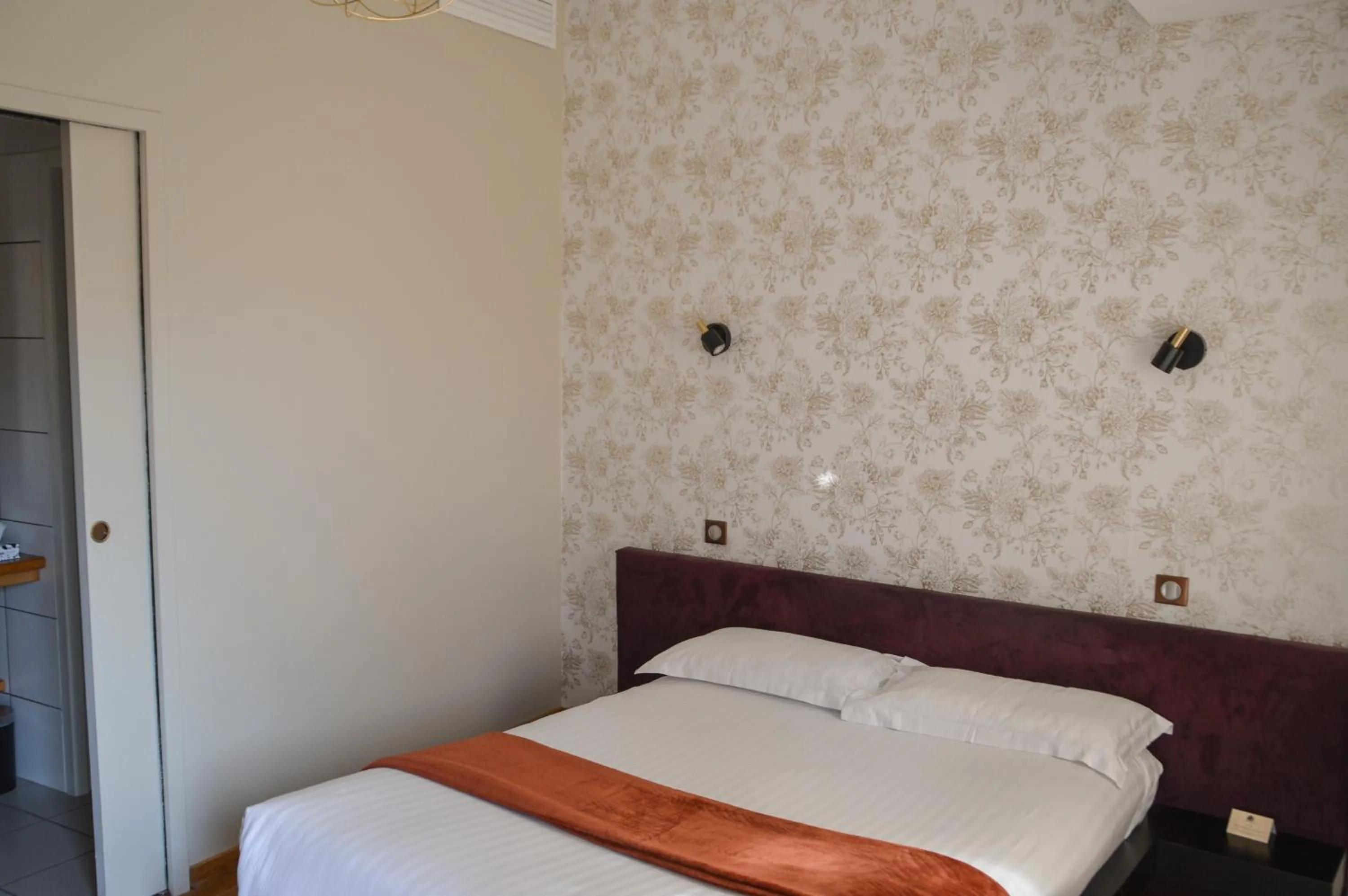 Bed in Hôtel Château La Chèze - Bordeaux Floirac