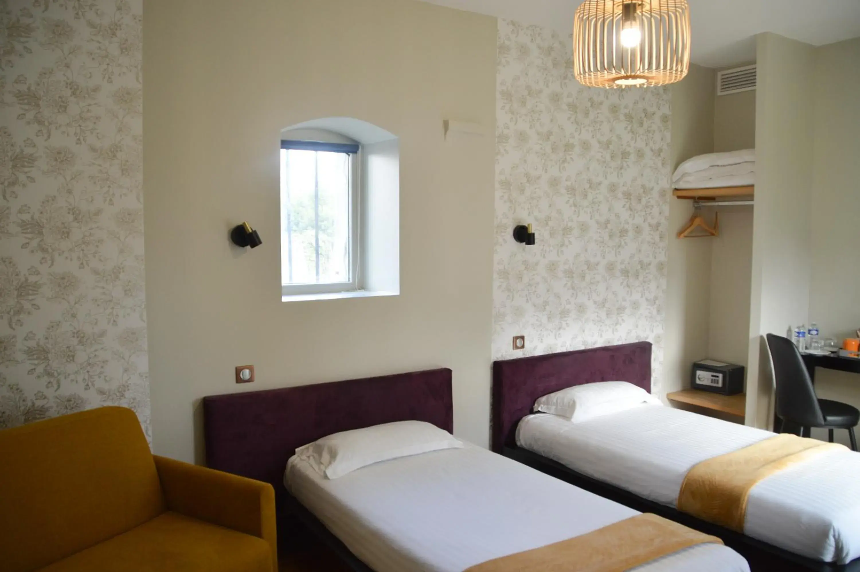 Twin Room in Hôtel Château La Chèze - Bordeaux Floirac Twin Room in Hôtel Château La Chèze - Bordeaux Floirac