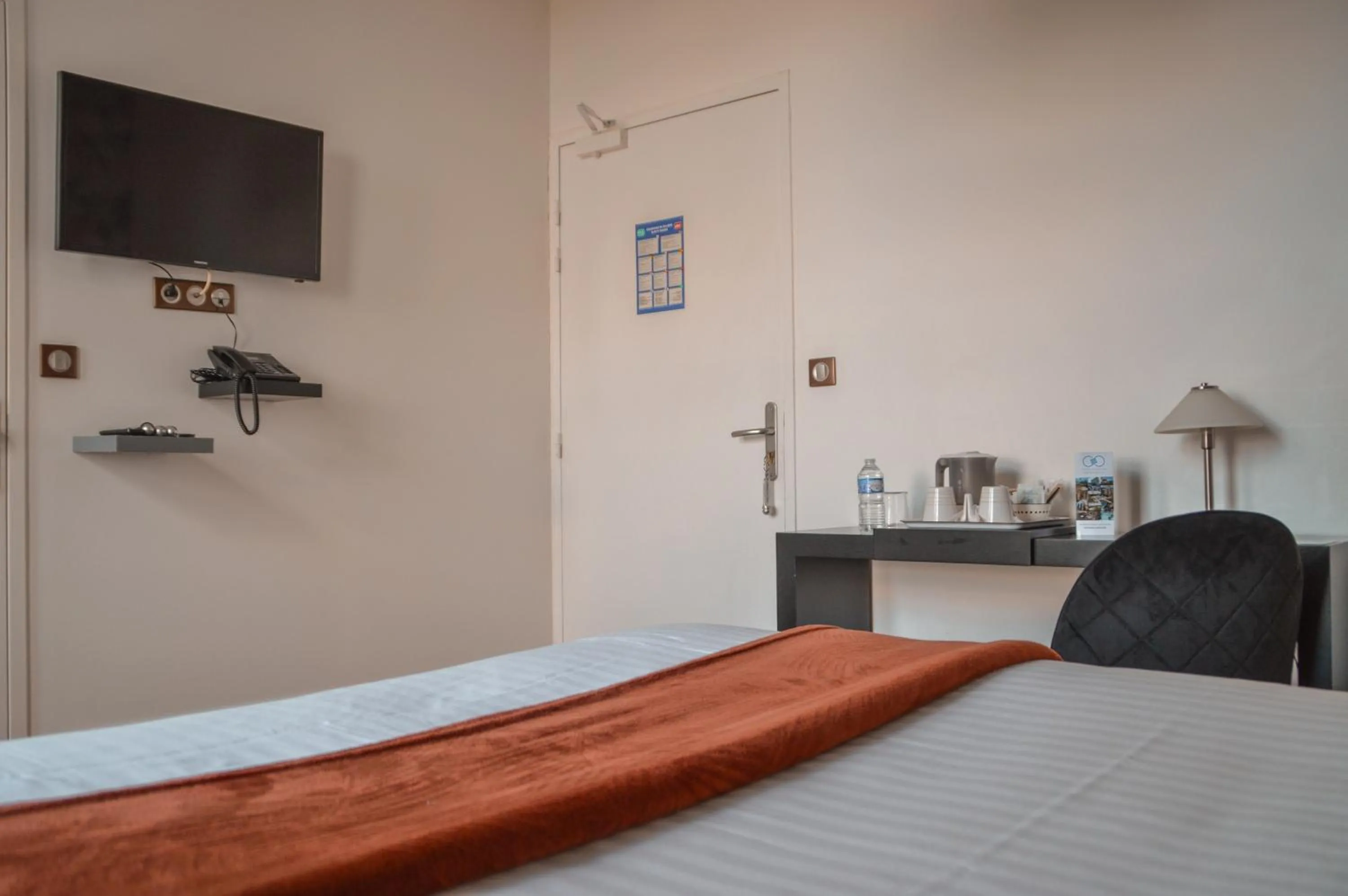 Bed in Hôtel Château La Chèze - Bordeaux Floirac